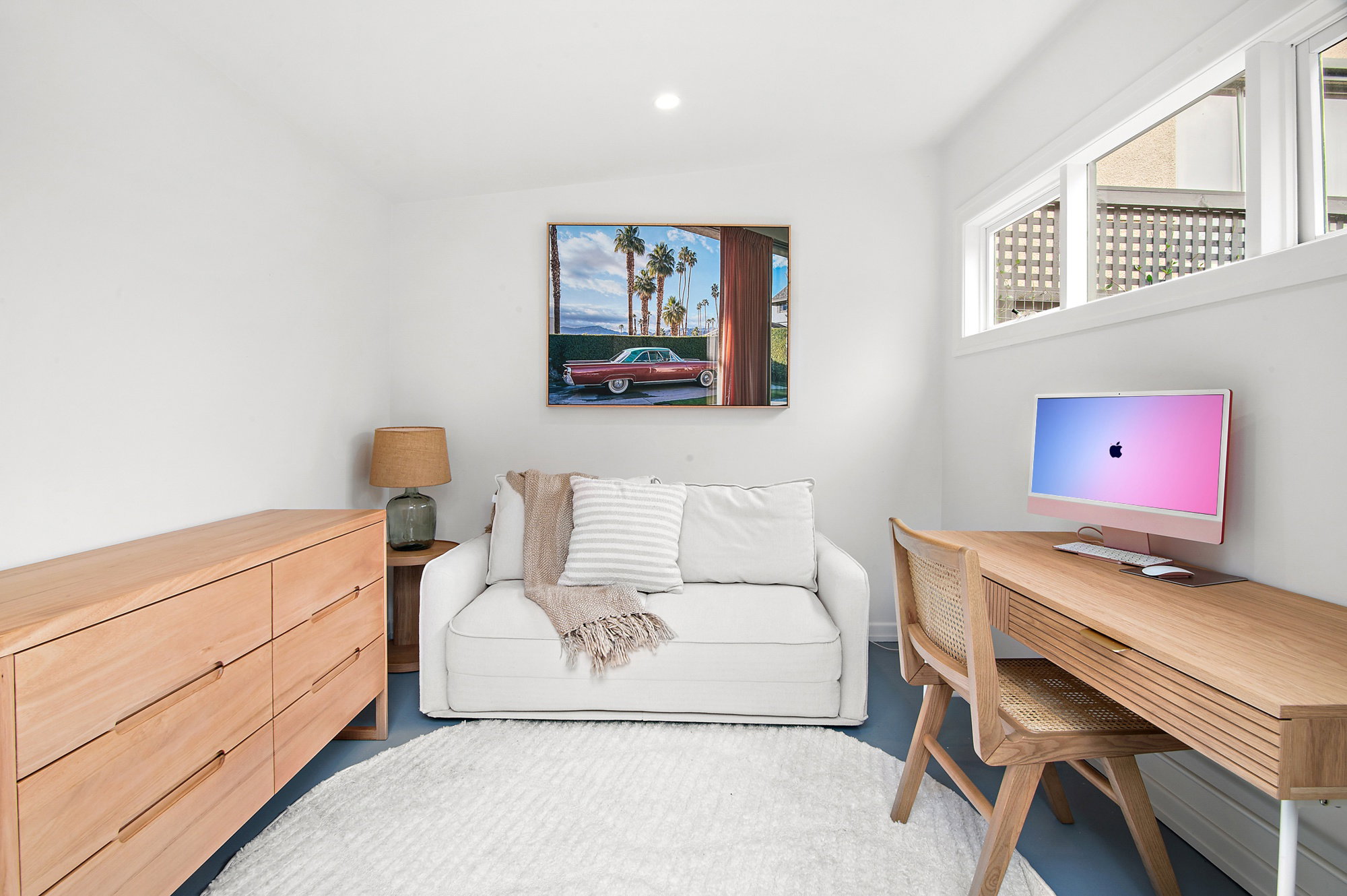 Furnished 1 Bedroom House in Kew East