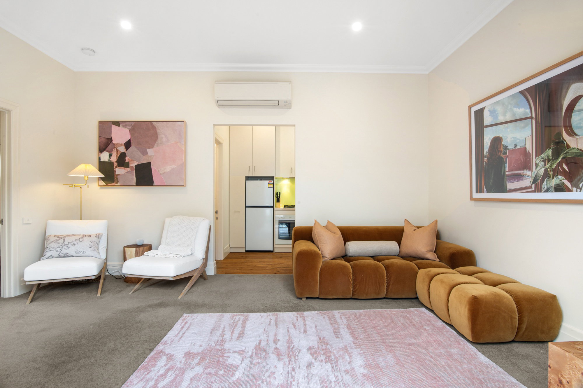 Furnished 1 Bedroom House in Kew East
