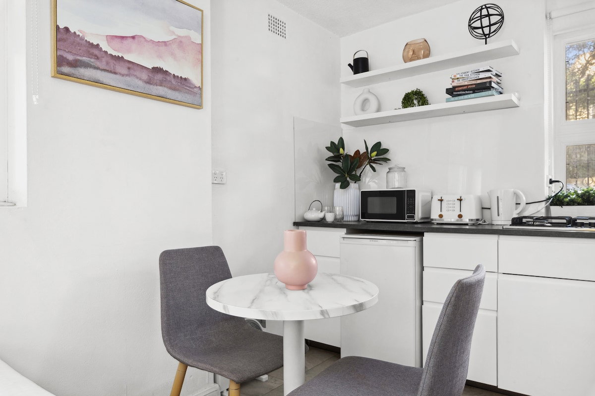 Furnished 1 Bedroom Apartment in Paddington