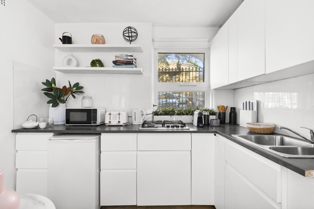 Furnished 1 Bedroom Apartment in Paddington