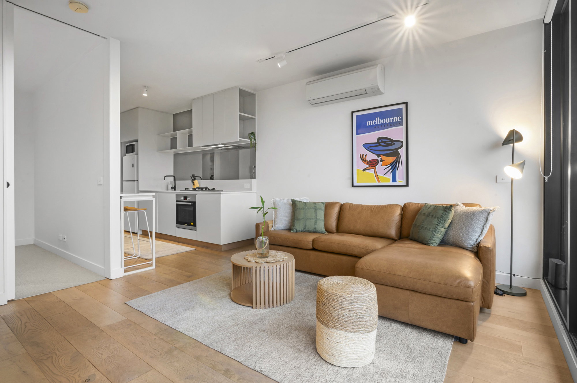 Furnished 1 Bedroom Apartment in South Melbourne