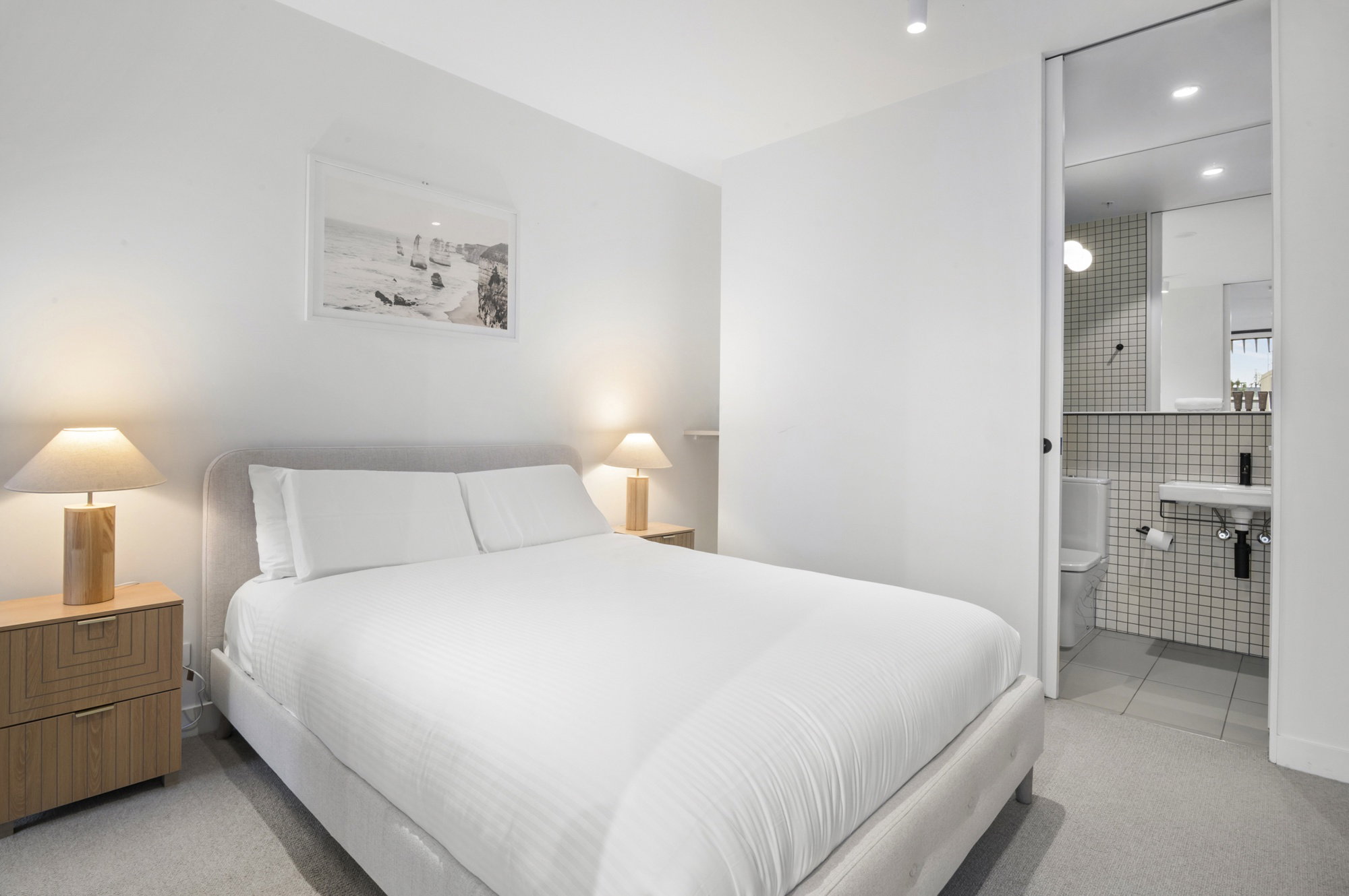 Furnished 1 Bedroom Apartment in South Melbourne
