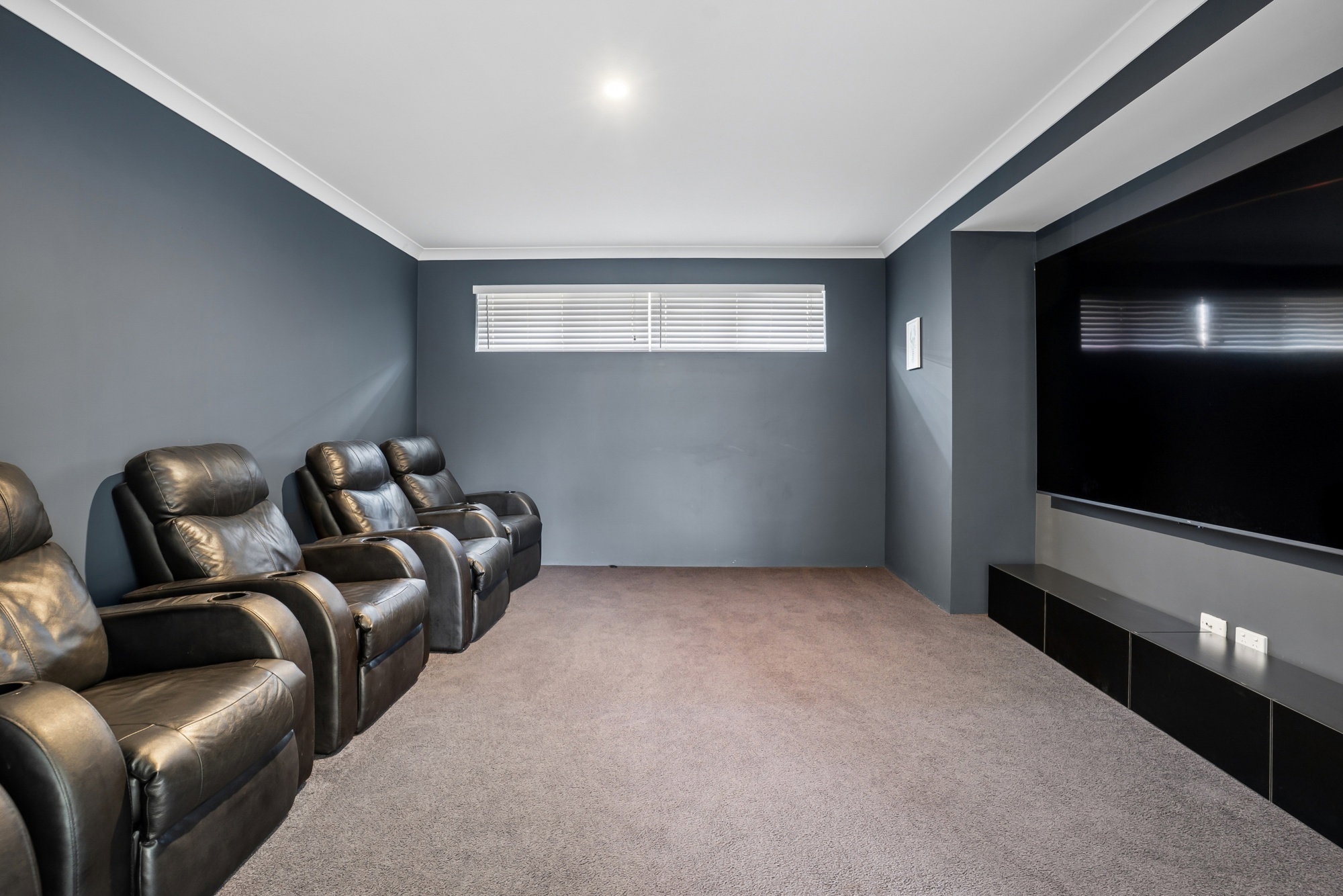 Furnished 5 Bedroom House in Halls Head