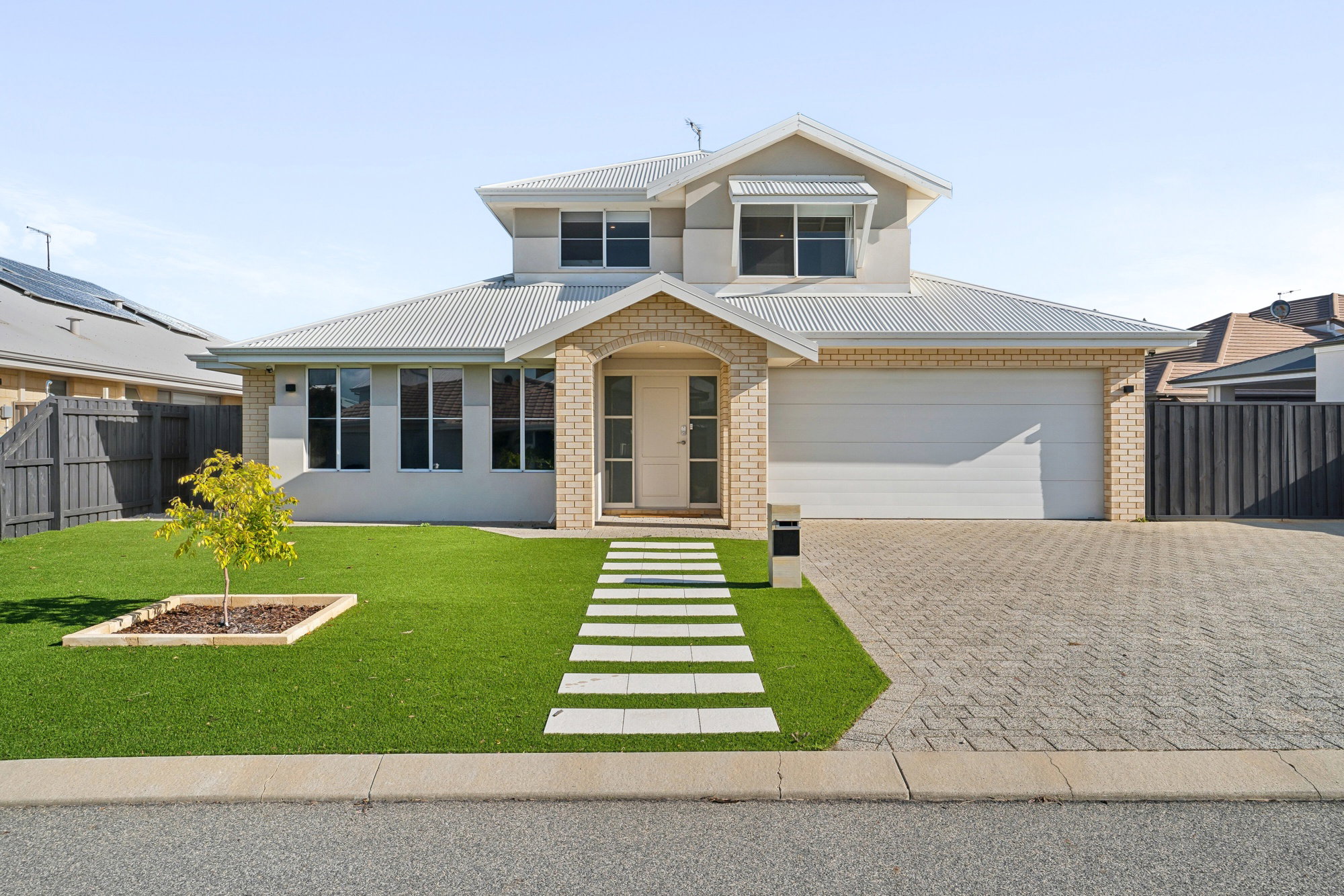 Furnished 5 Bedroom House in Halls Head