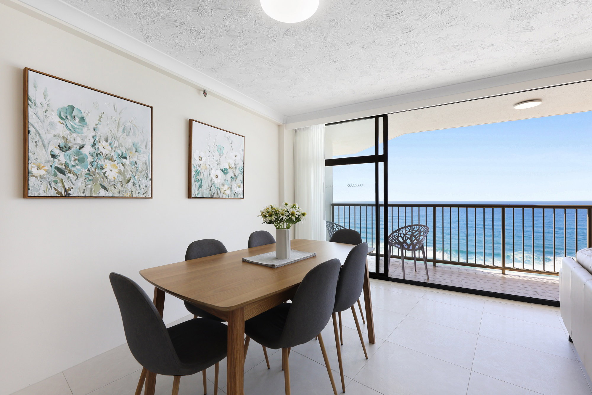 Furnished 2 Bedroom Apartment in Surfers Paradise