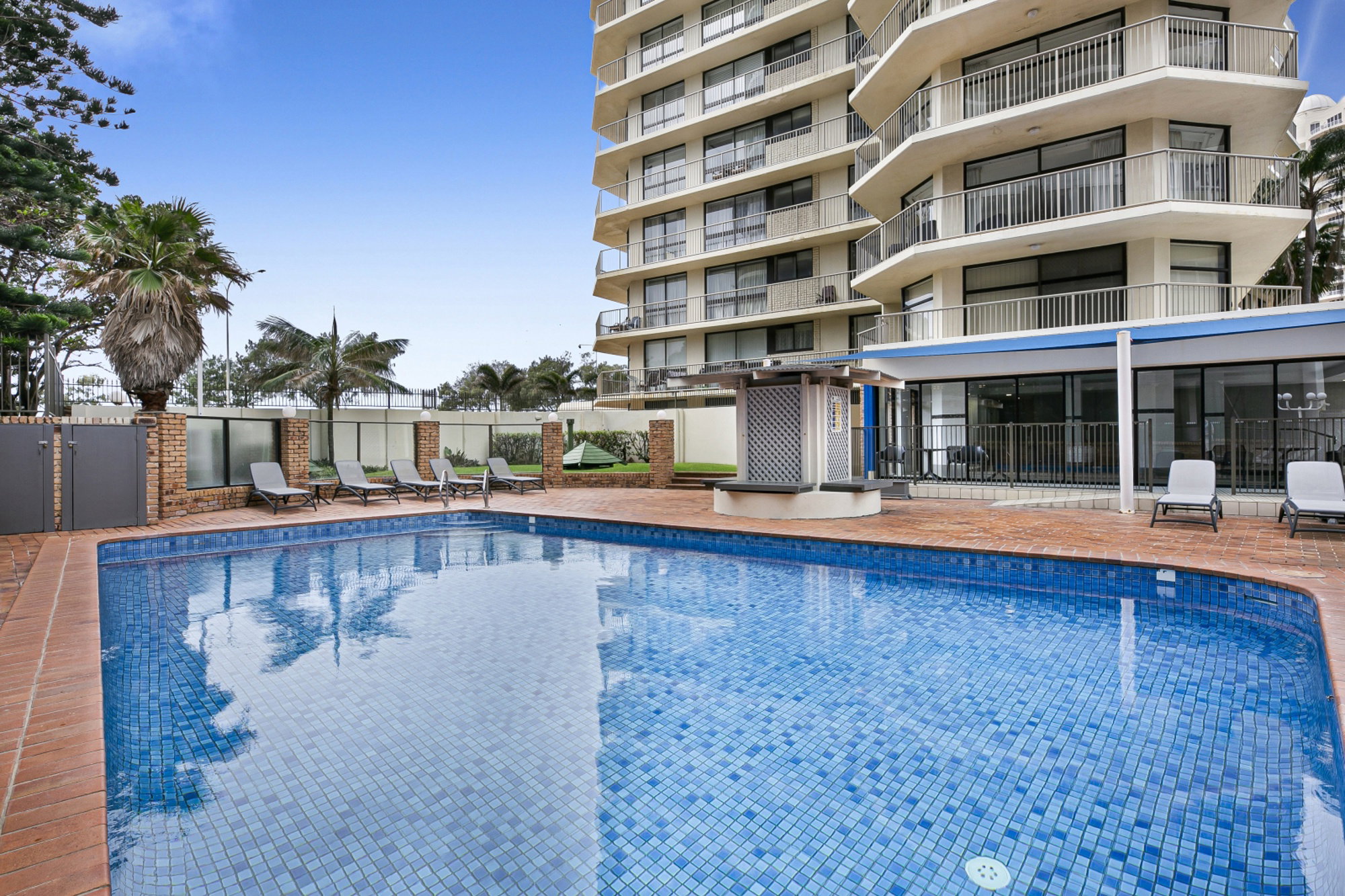 Furnished 2 Bedroom Apartment in Surfers Paradise