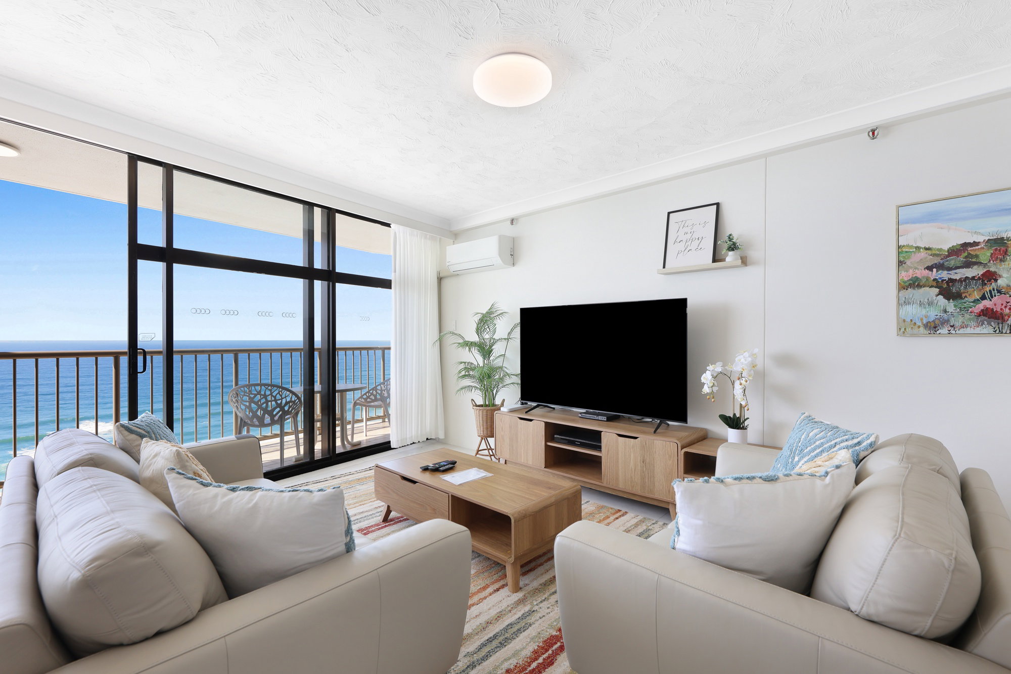Furnished 2 Bedroom Apartment in Surfers Paradise
