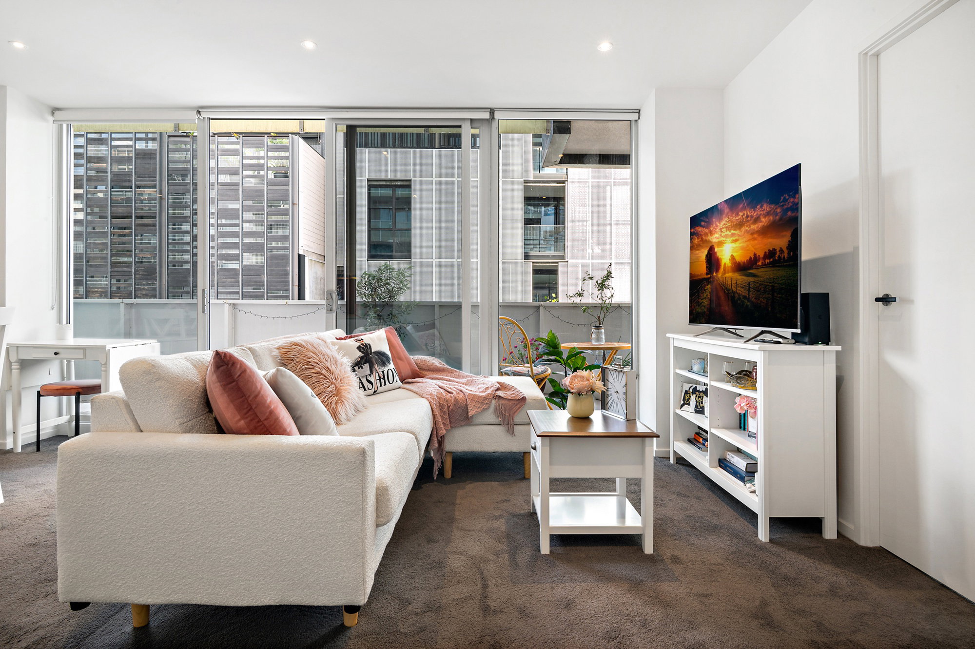 Furnished 2 Bedroom Apartment in South Yarra