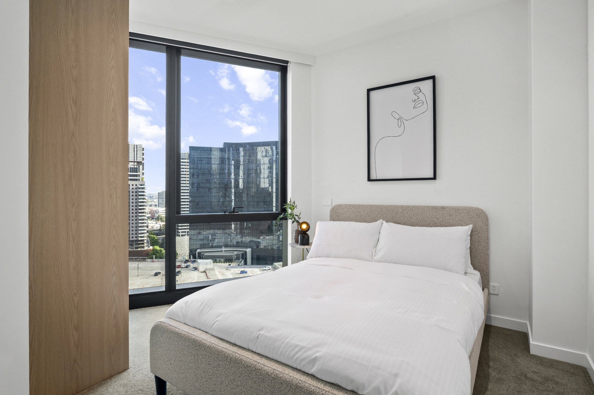 Furnished 2 Bedroom Apartment in Southbank