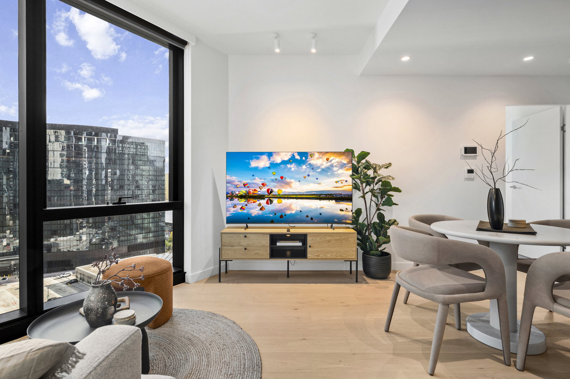 Furnished 2 Bedroom Apartment in Southbank
