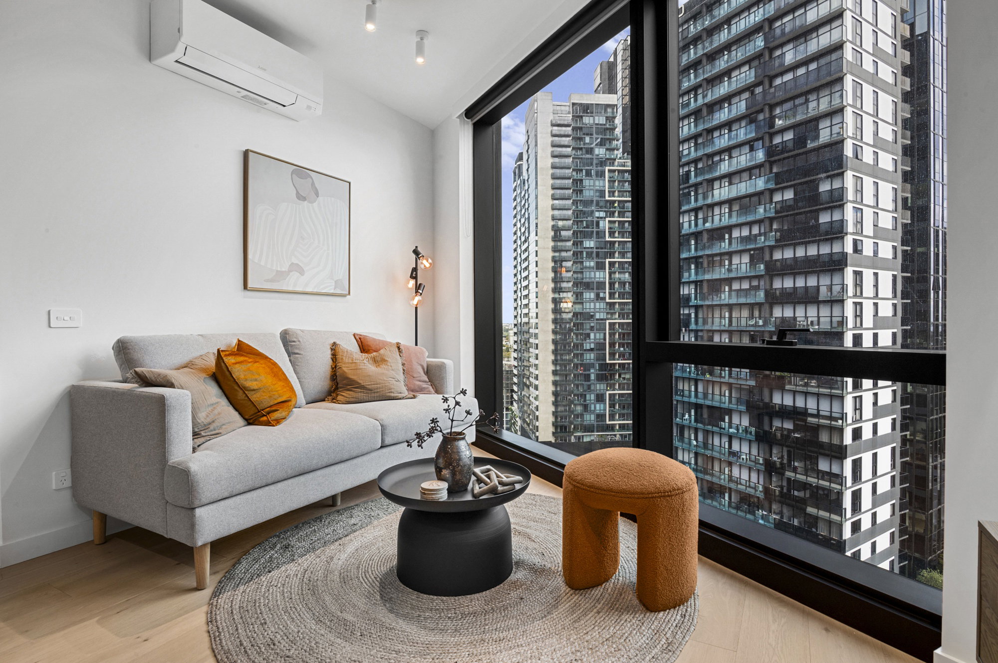 Furnished 2 Bedroom Apartment in Southbank