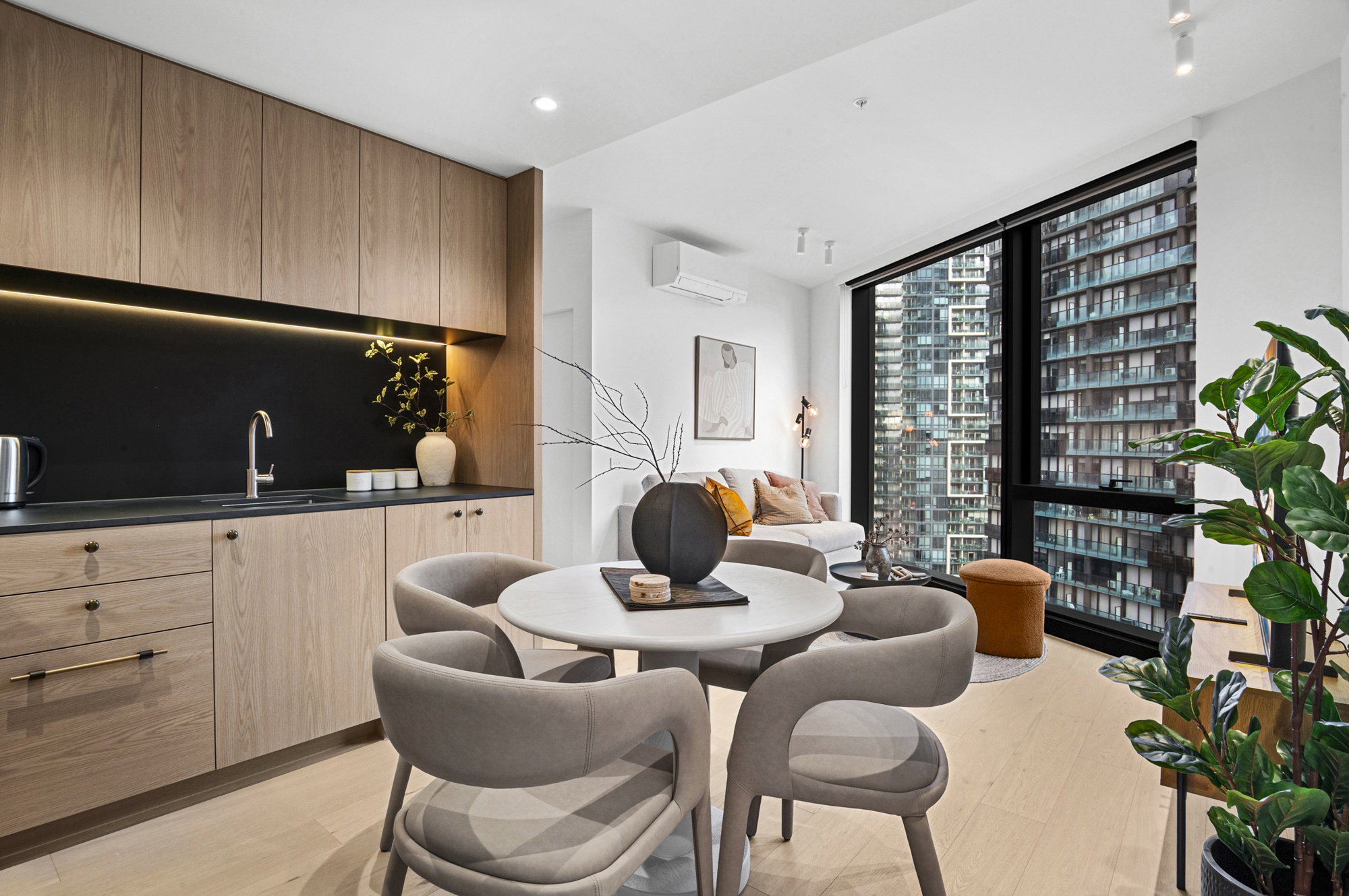 Furnished 2 Bedroom Apartment in Southbank