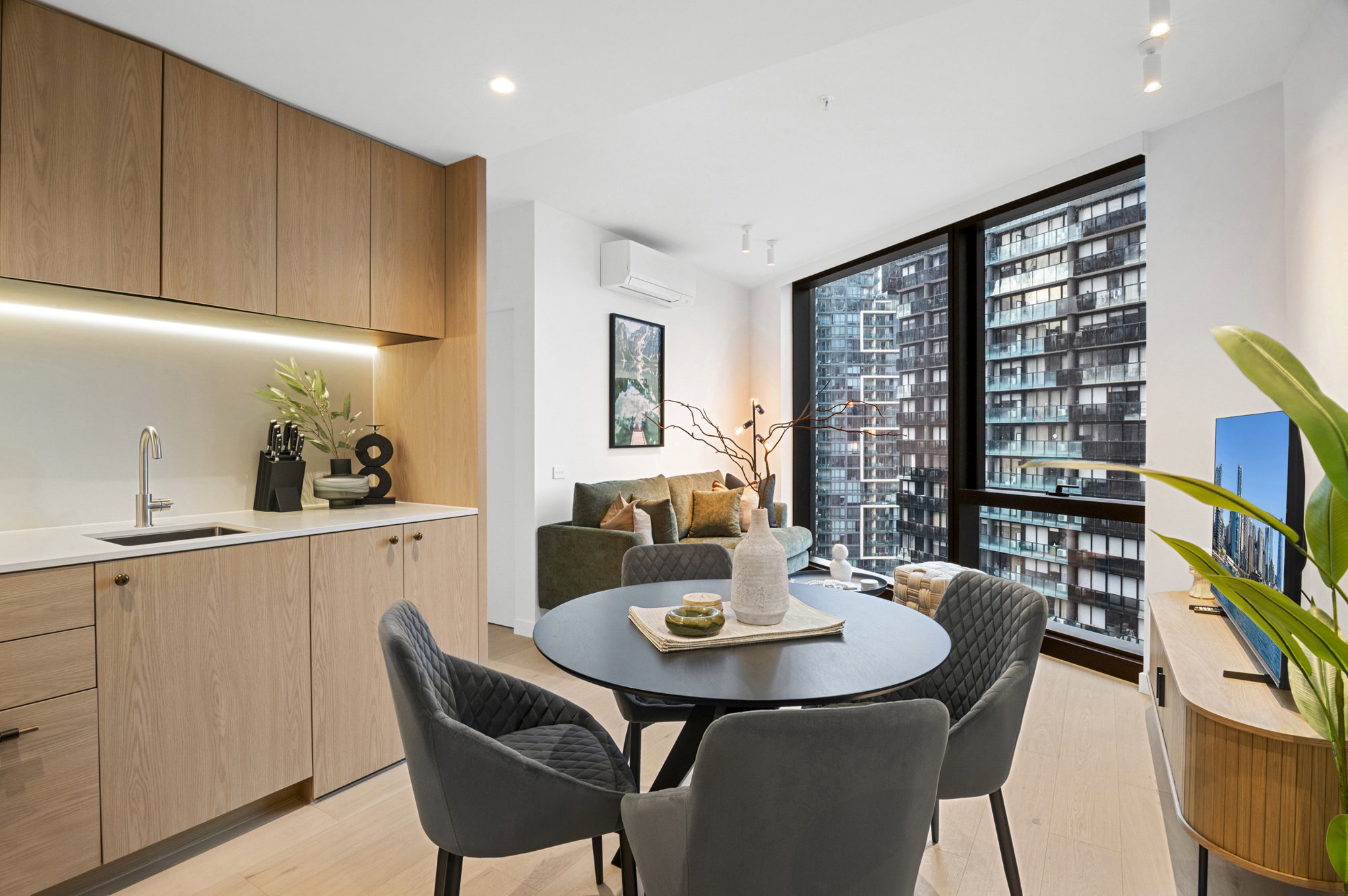 Furnished 2 Bedroom Apartment in Southbank