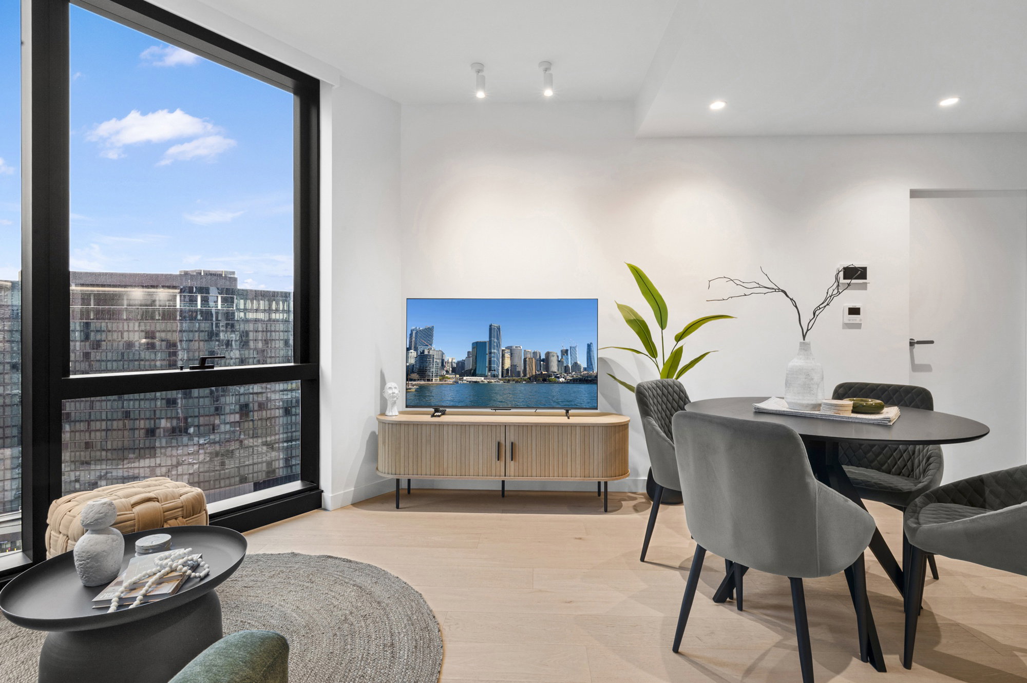 Furnished 2 Bedroom Apartment in Southbank