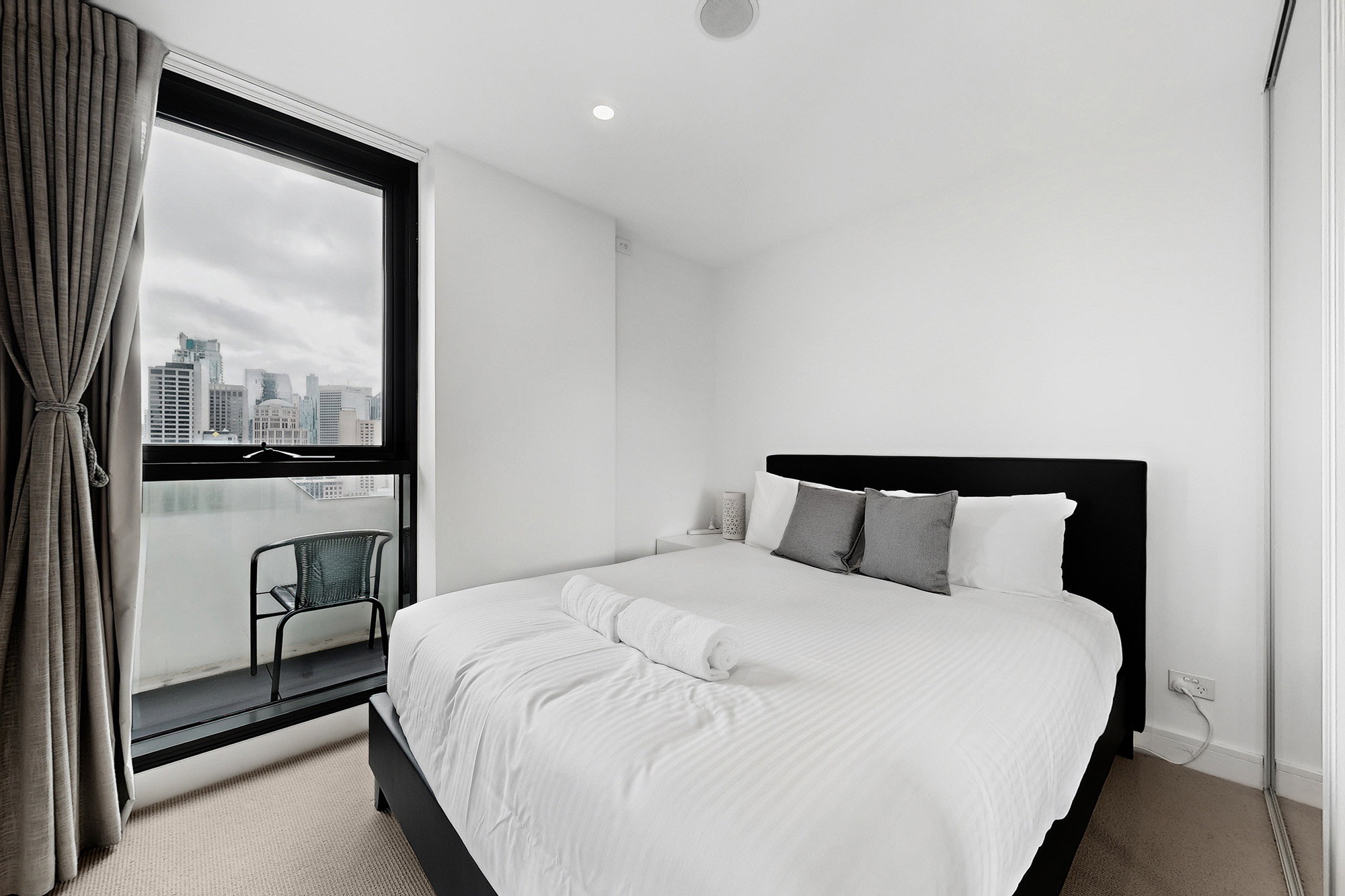 Furnished 2 Bedroom Apartment in Southbank