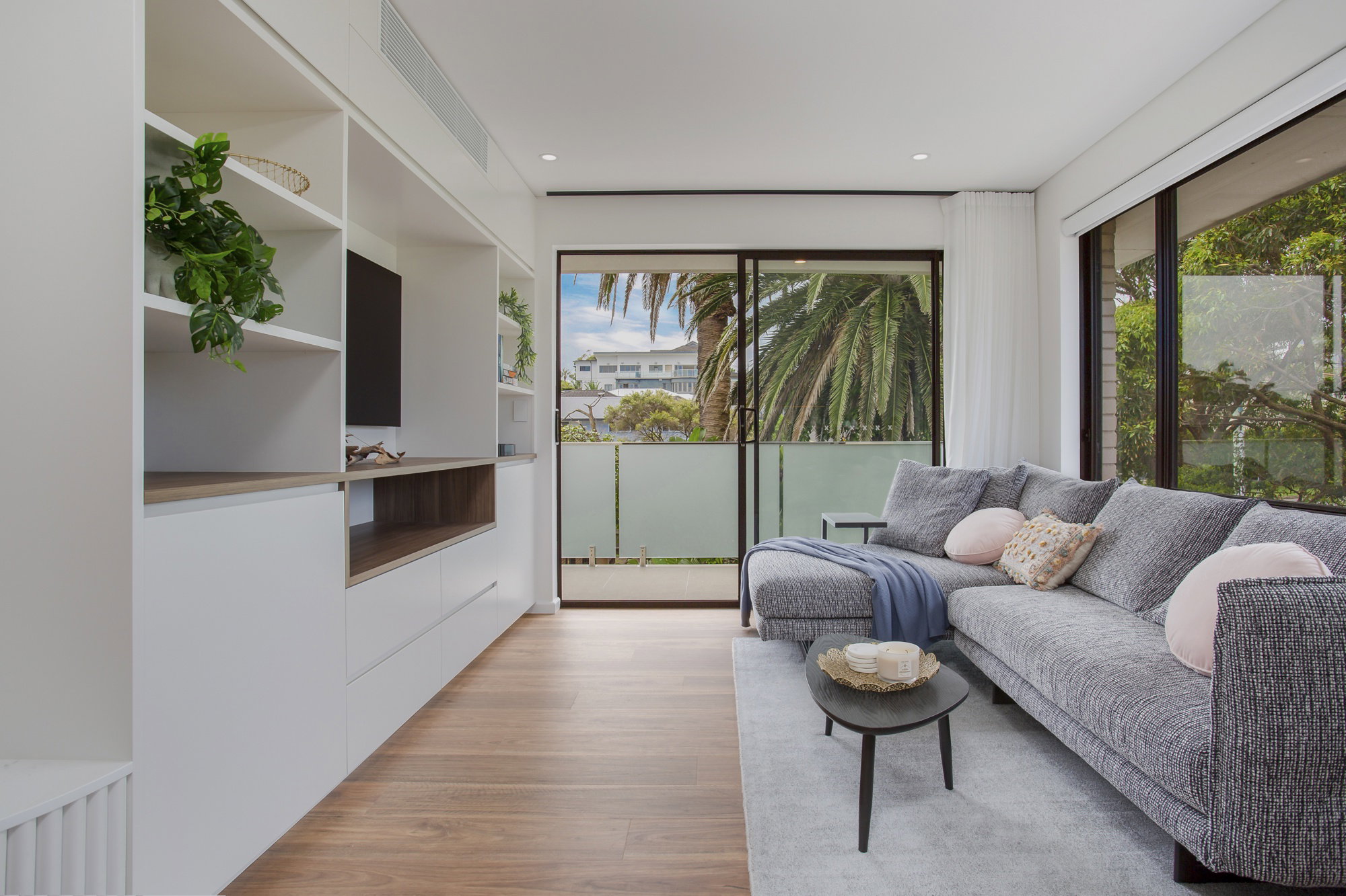 Furnished 2 Bedroom Apartment in Freshwater