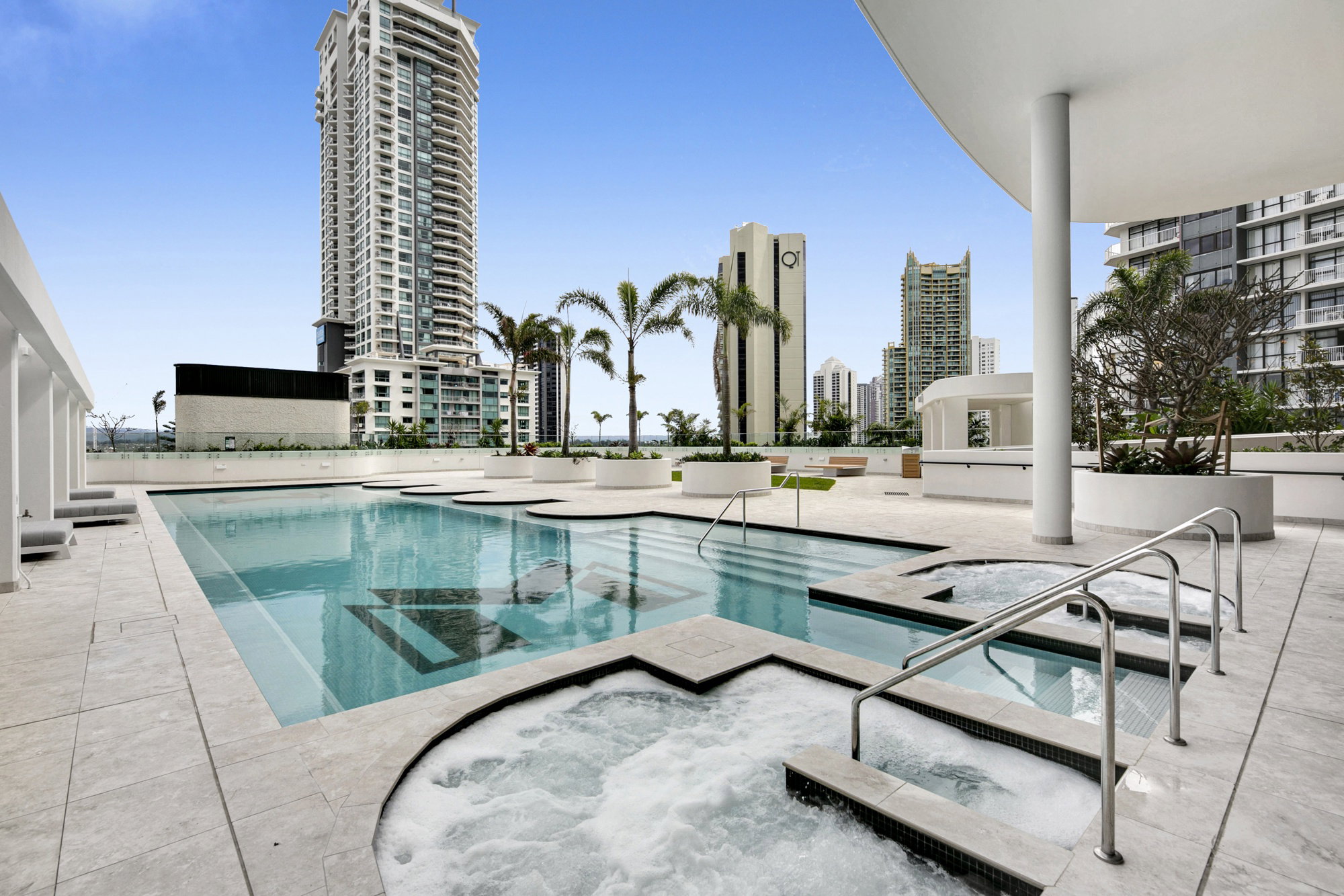 Furnished 3 Bedroom Apartment in Surfers Paradise