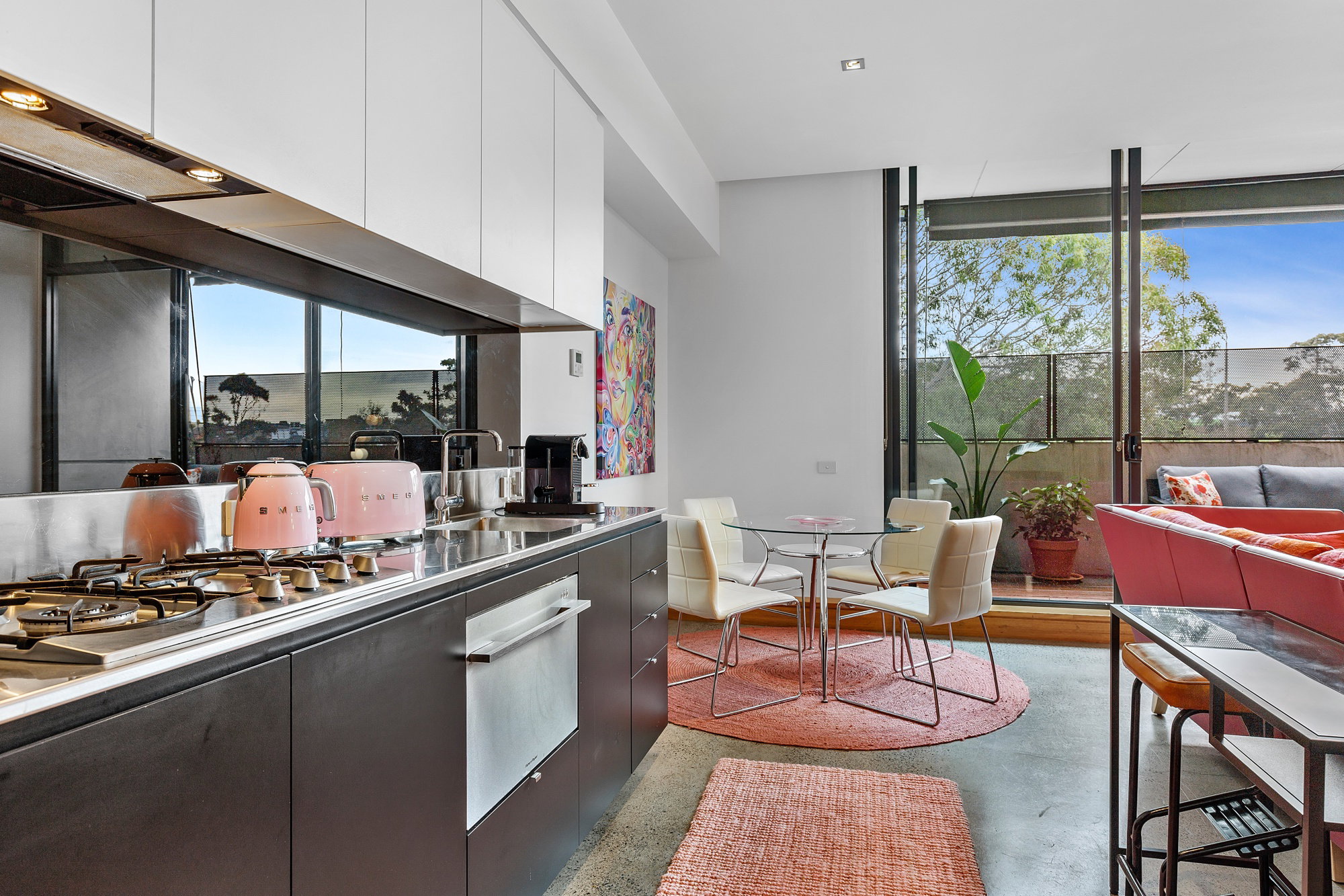 Furnished 2 Bedroom Apartment in St Kilda