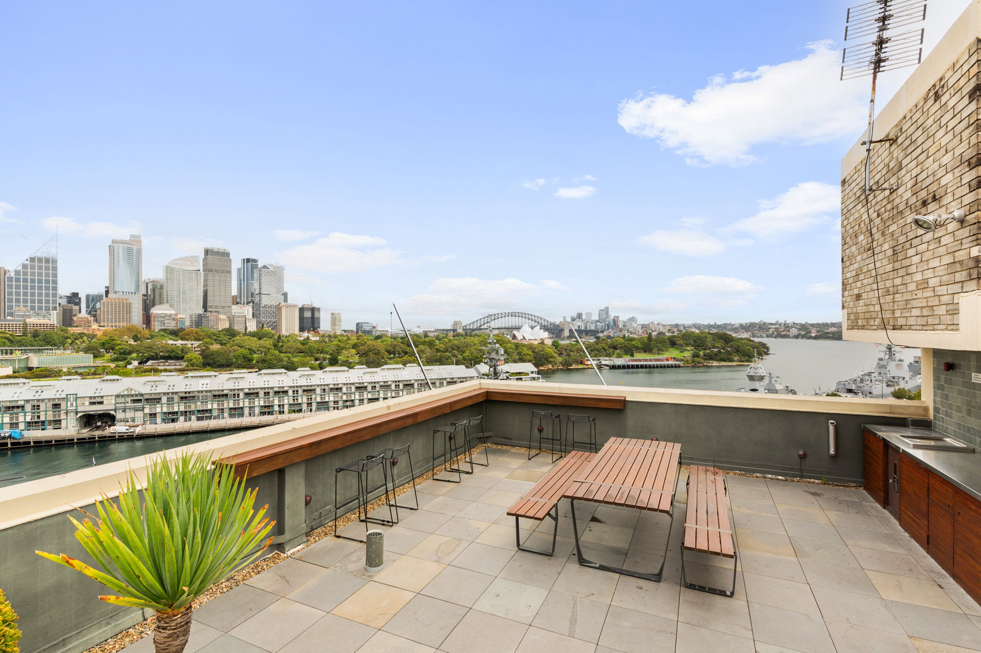 Furnished 1 Bedroom Apartment in Potts Point