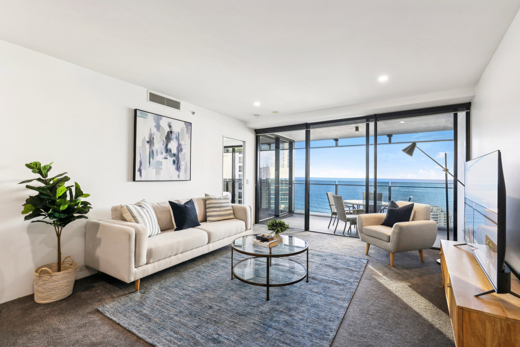 Furnished 2 Bedroom Apartment in Surfers Paradise