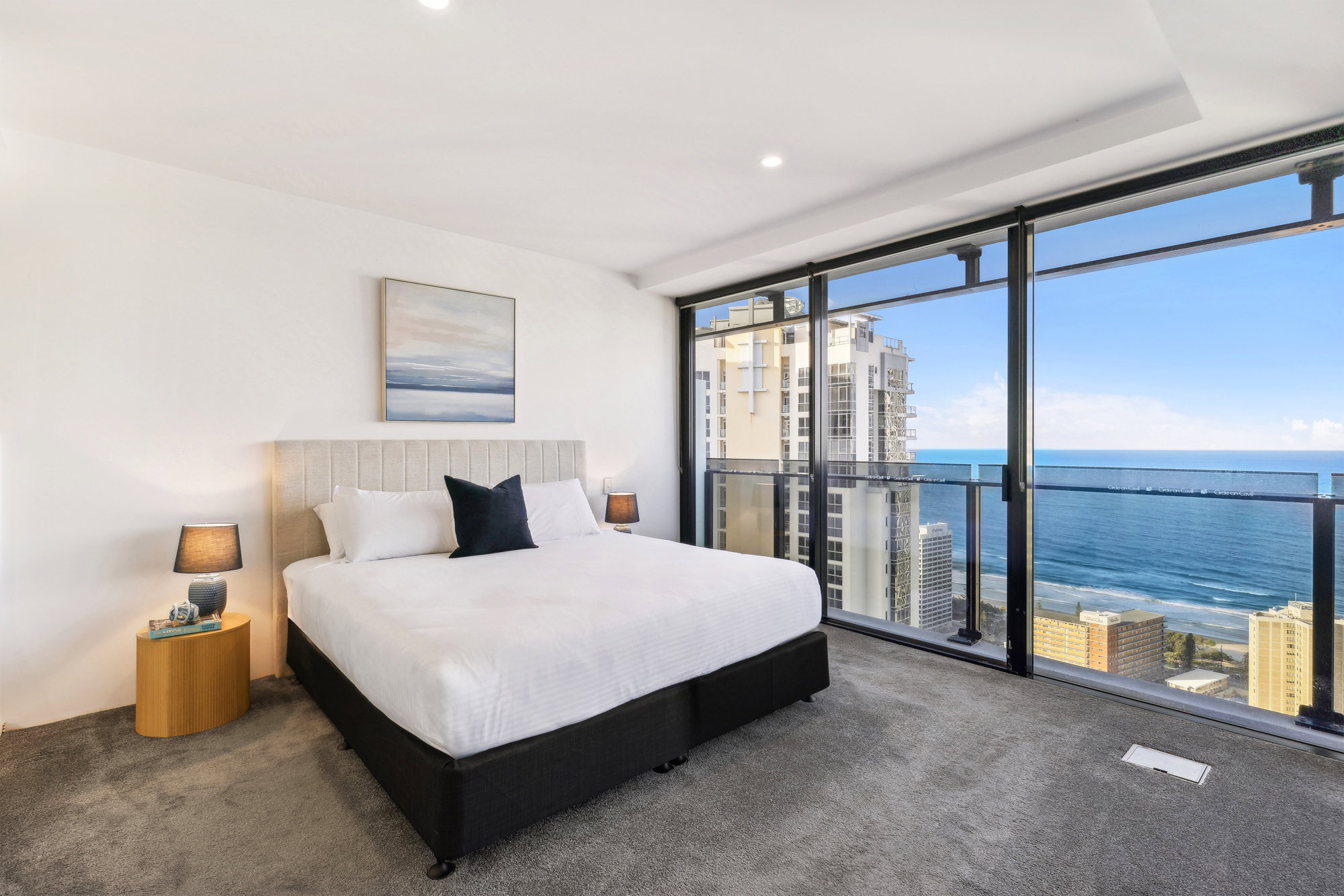 Furnished 2 Bedroom Apartment in Surfers Paradise