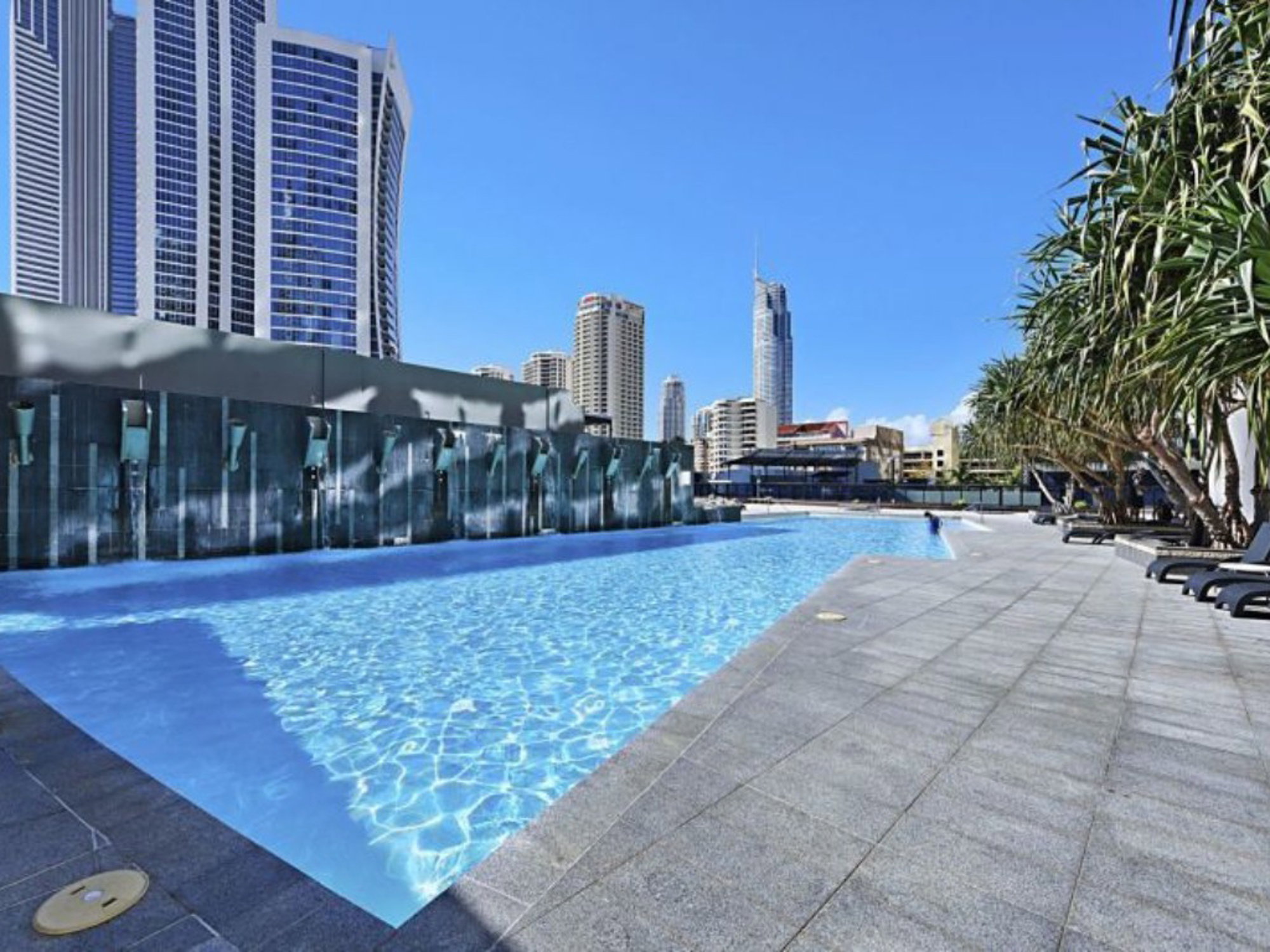 Furnished 2 Bedroom Apartment in Surfers Paradise
