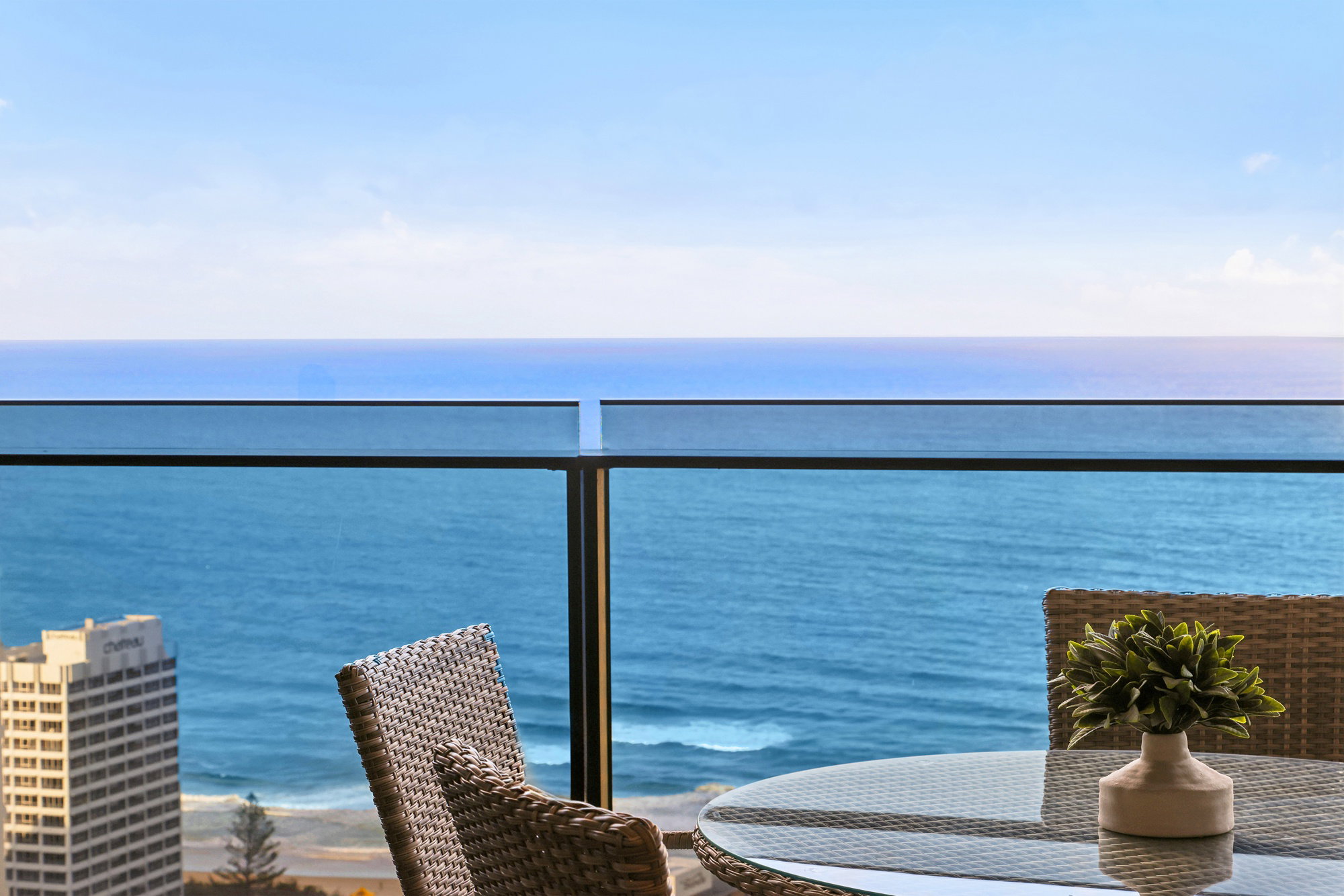 Furnished 2 Bedroom Apartment in Surfers Paradise