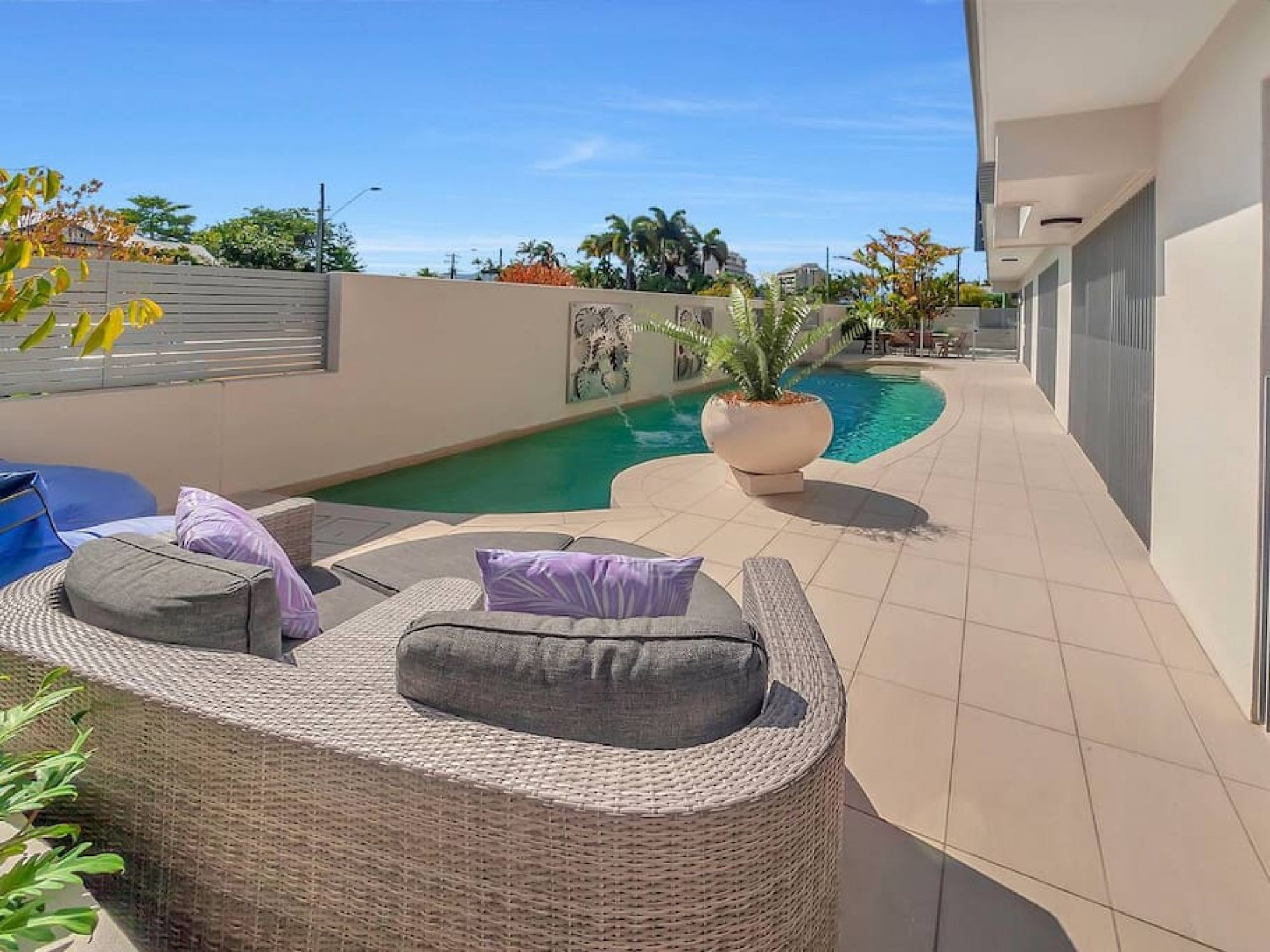 Furnished 4 Bedroom Apartment in Cairns North