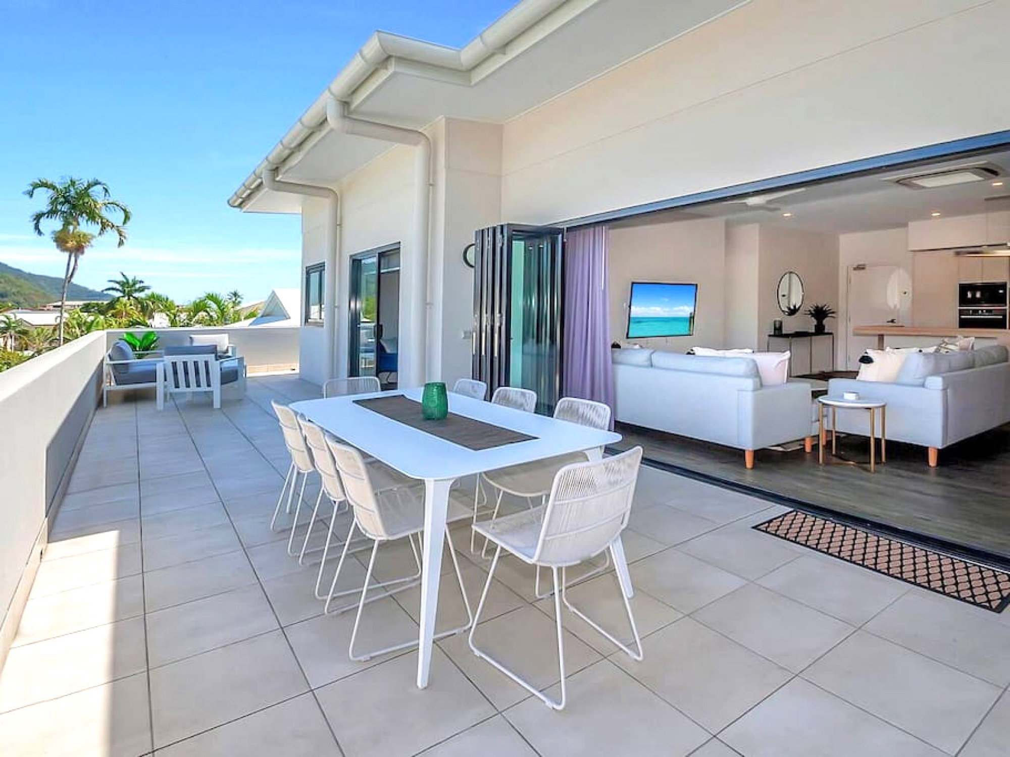 Furnished 4 Bedroom Apartment in Cairns North