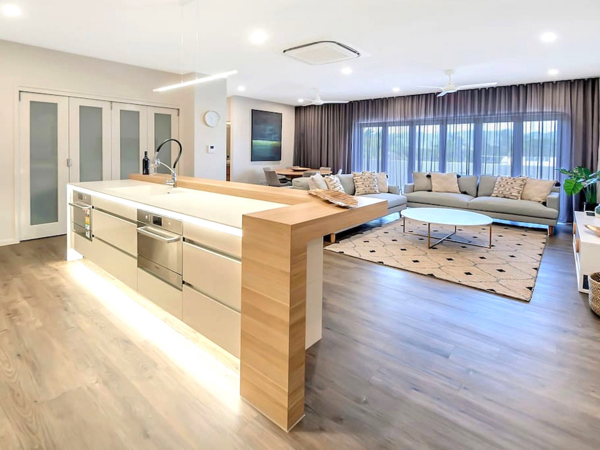 Furnished 4 Bedroom Apartment in Cairns North