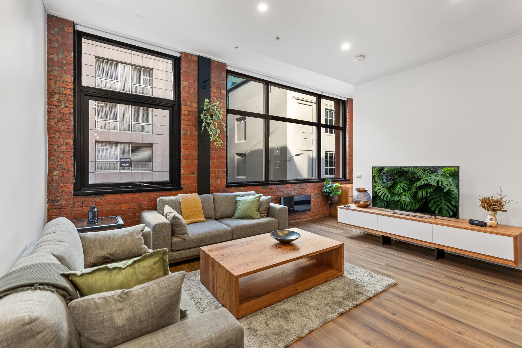 Furnished 1 Bedroom Apartment in Melbourne