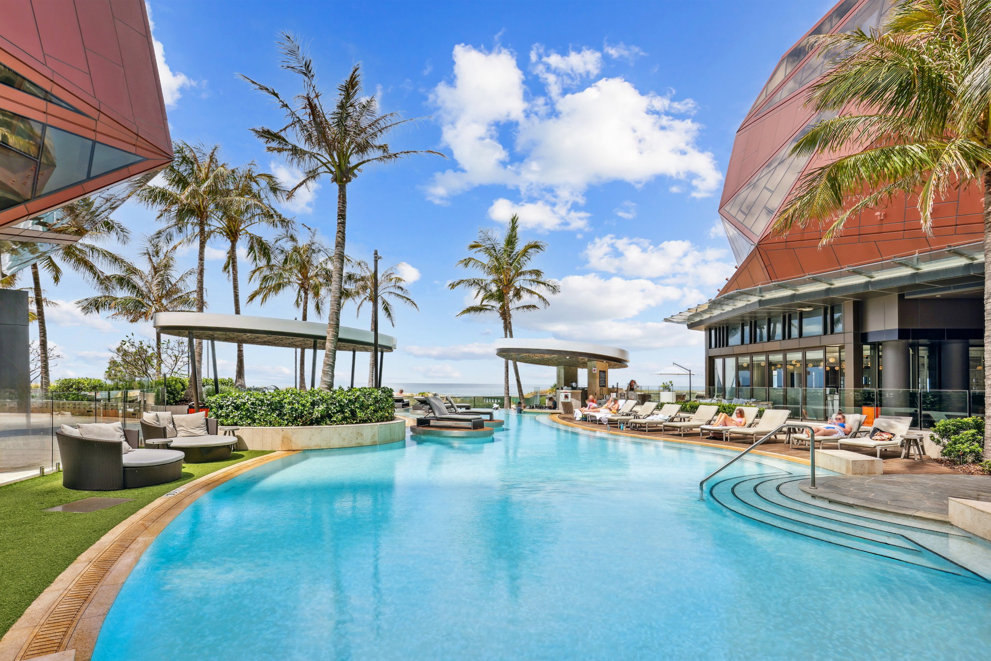 Furnished 2 Bedroom Apartment in Surfers Paradise