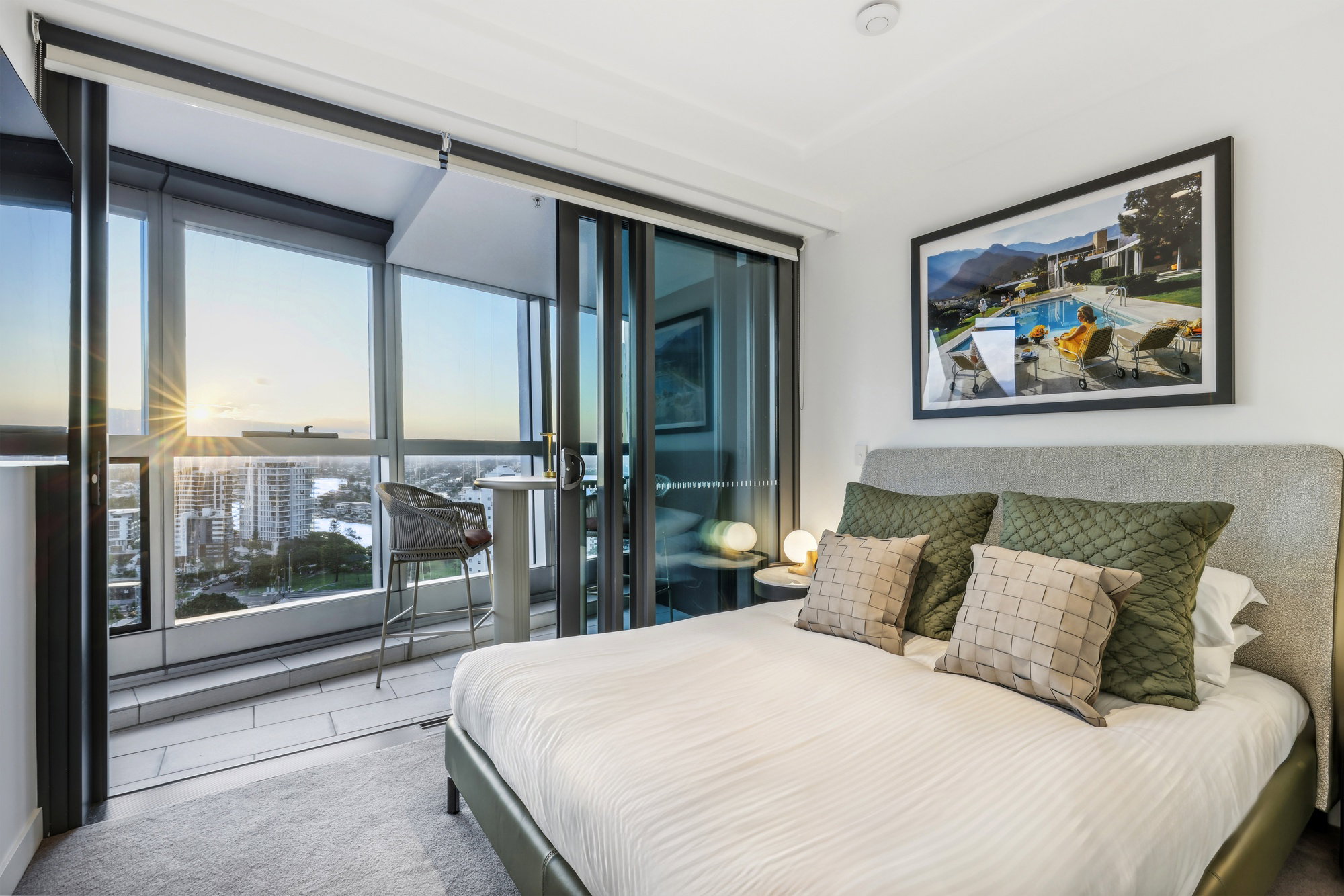 Furnished 2 Bedroom Apartment in Surfers Paradise
