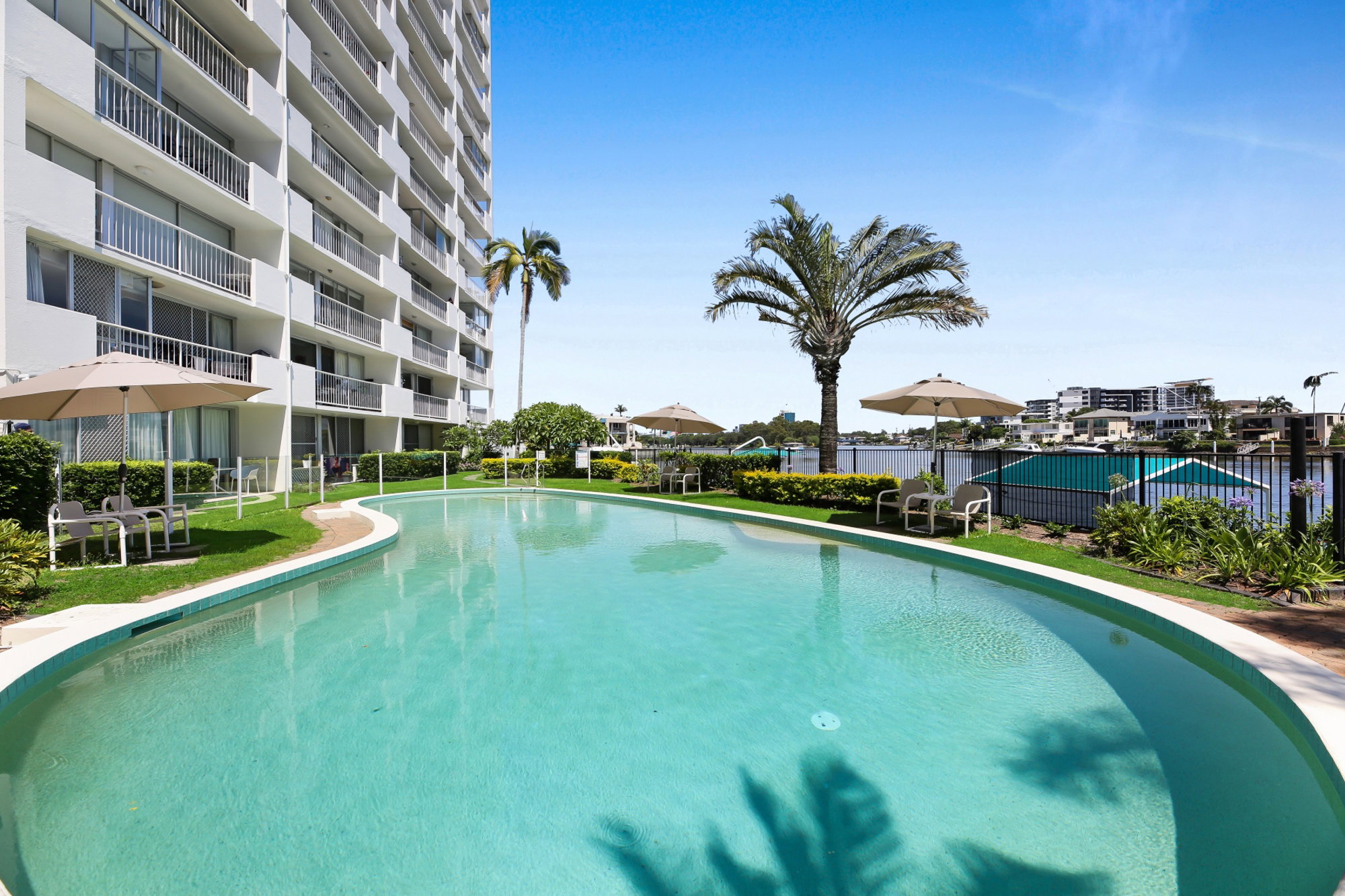 Furnished 2 Bedroom Apartment in Surfers Paradise