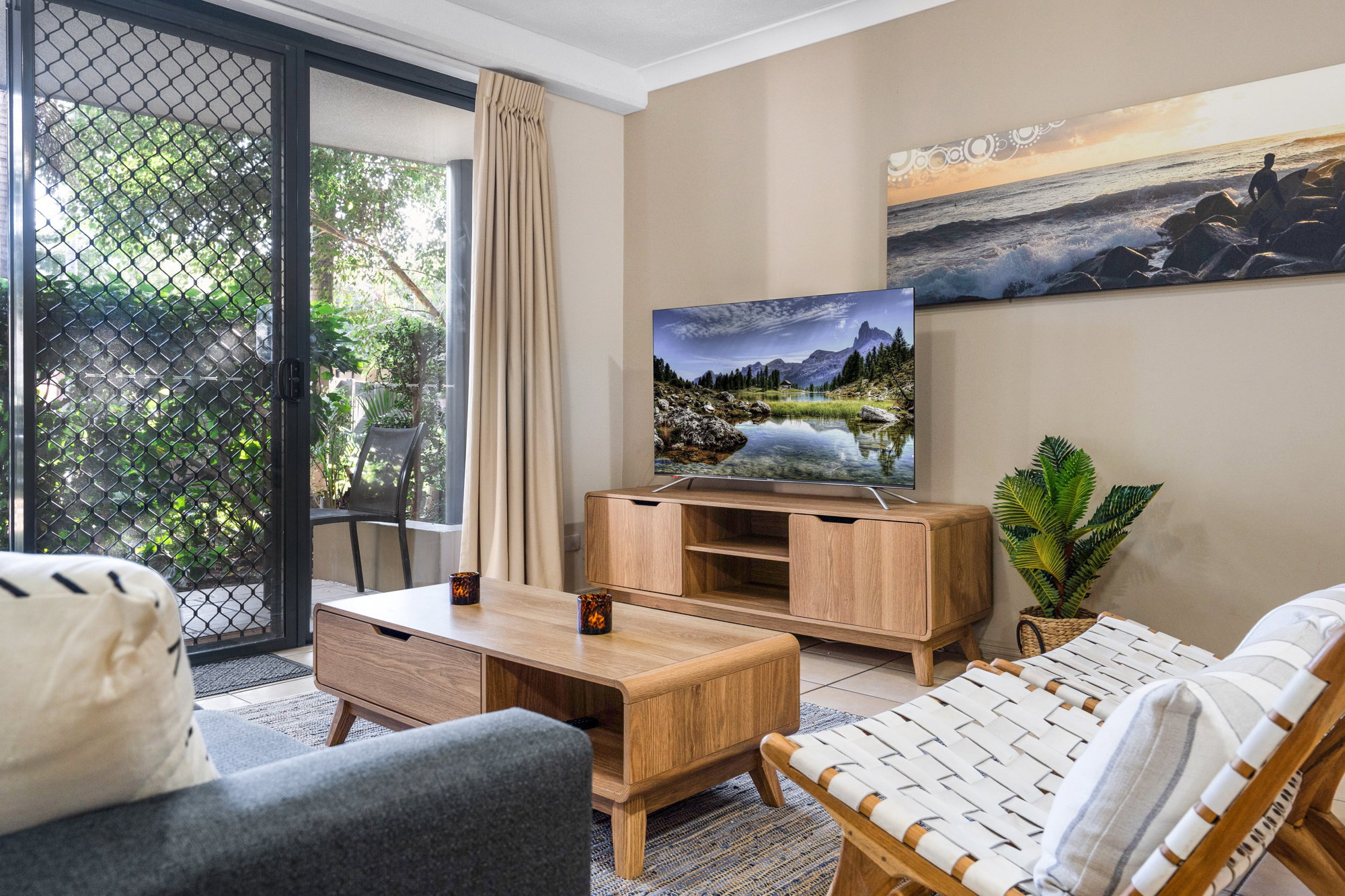 Furnished 2 Bedroom Apartment in Mermaid Beach