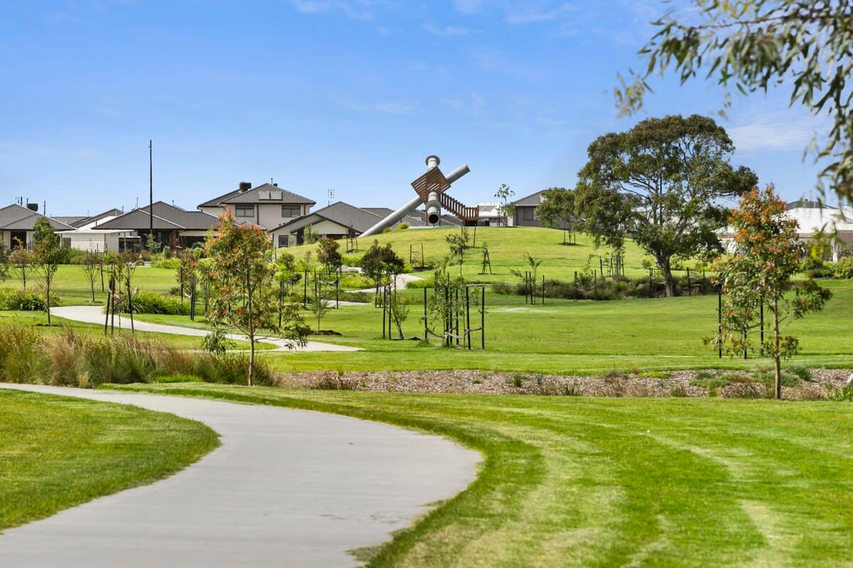 Furnished 4 Bedroom House in Armstrong Creek