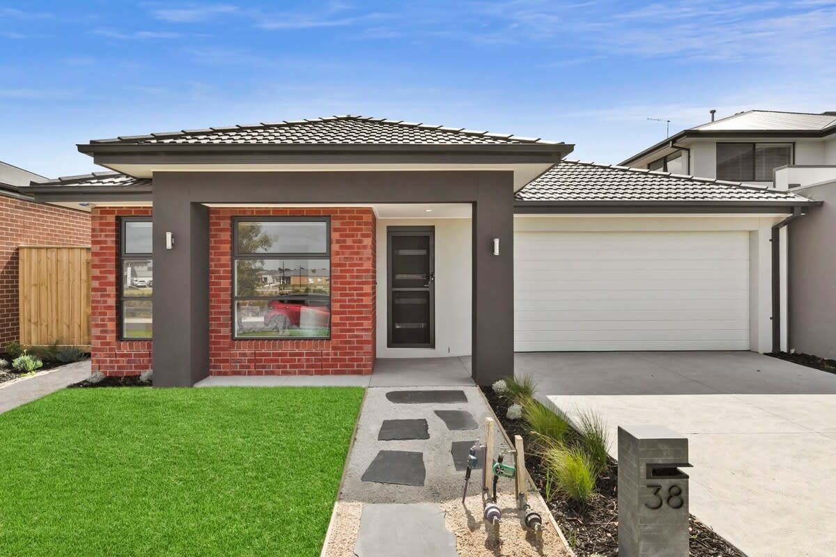 Furnished 4 Bedroom House in Armstrong Creek