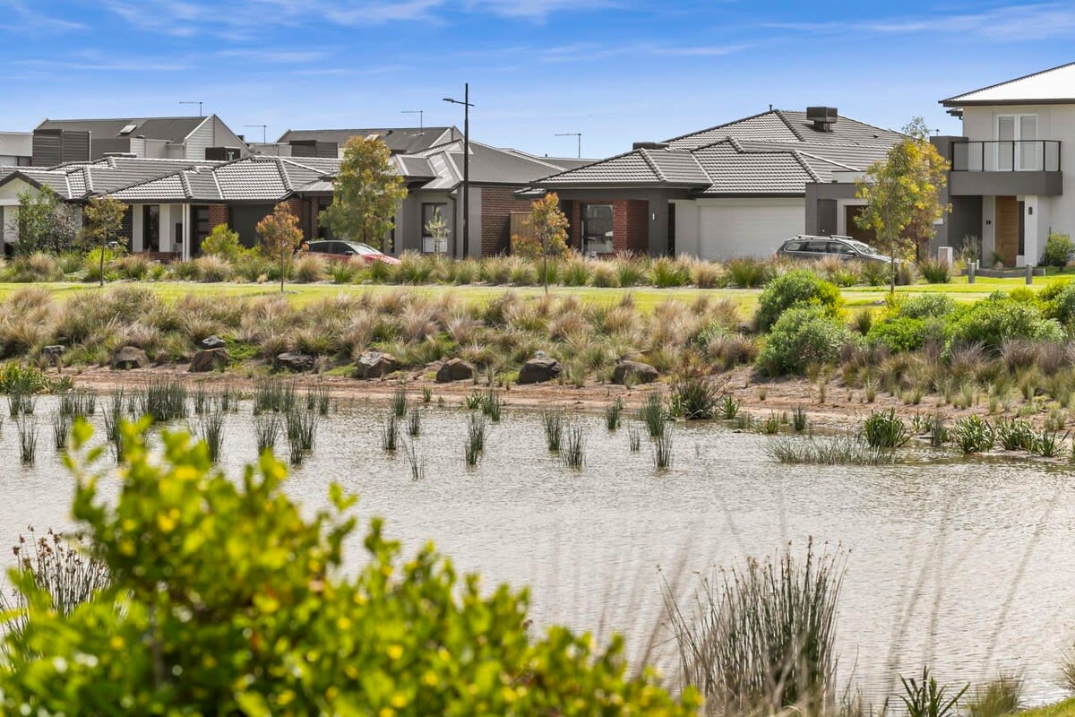 Furnished 4 Bedroom House in Armstrong Creek