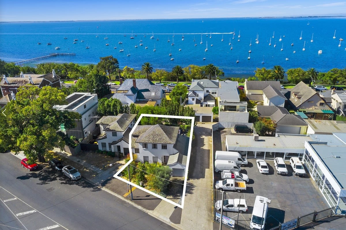 Furnished 4 Bedroom House in Geelong