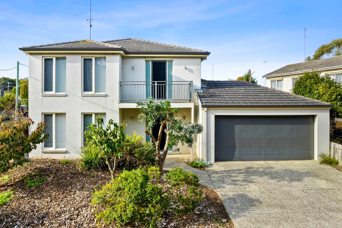 Furnished 3 Bedroom House in Newtown
