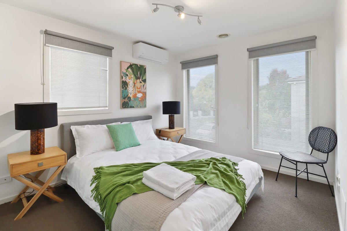 Furnished 3 Bedroom House in Newtown