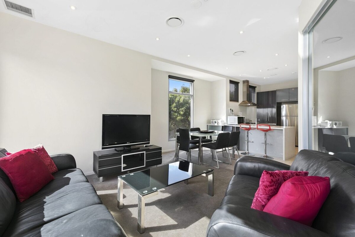 Furnished 2 Bedroom Apartment in Torquay