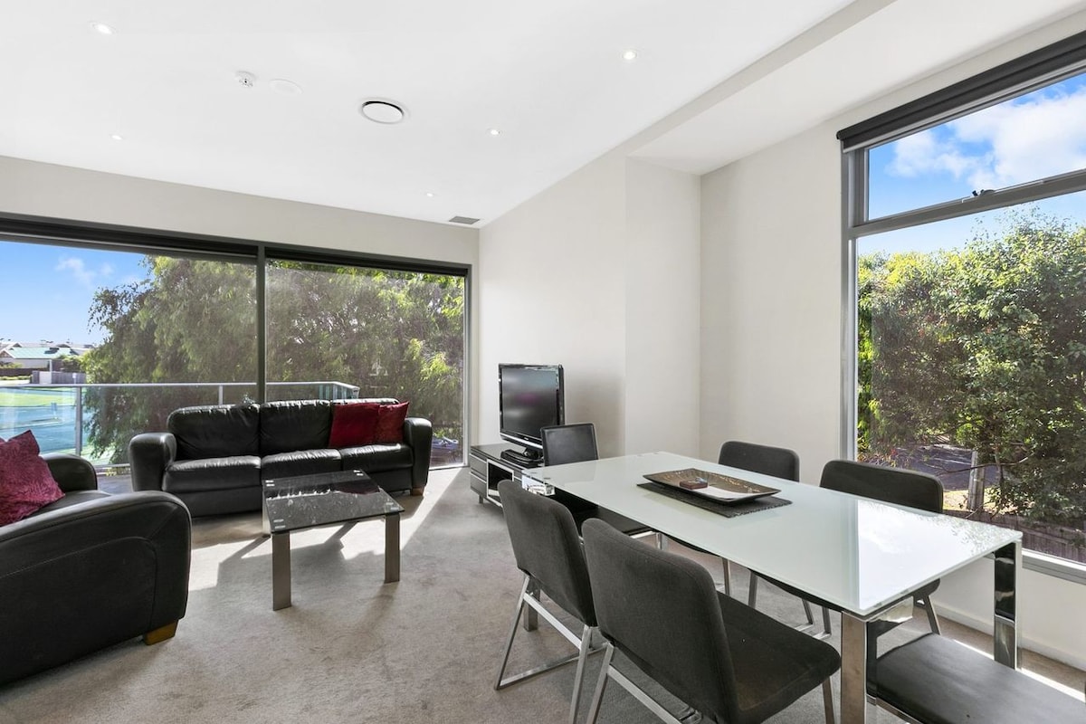 Furnished 2 Bedroom Apartment in Torquay