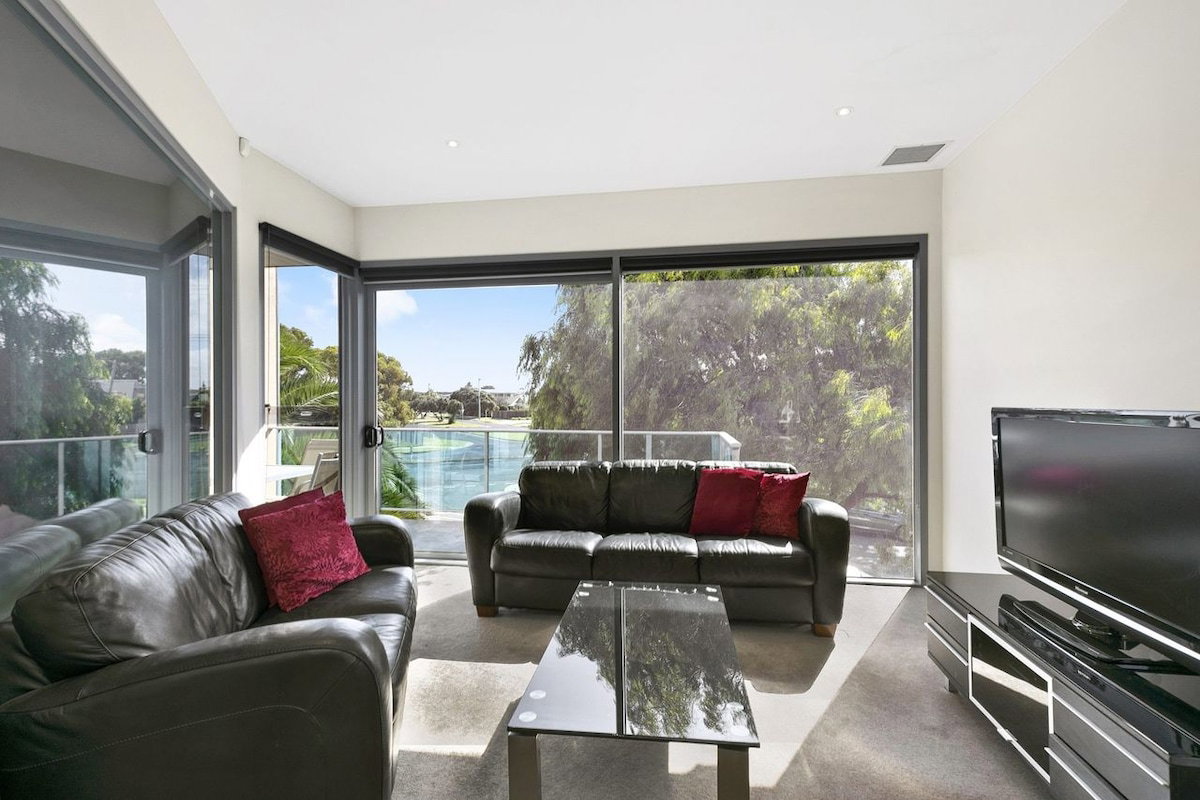 Furnished 2 Bedroom Apartment in Torquay