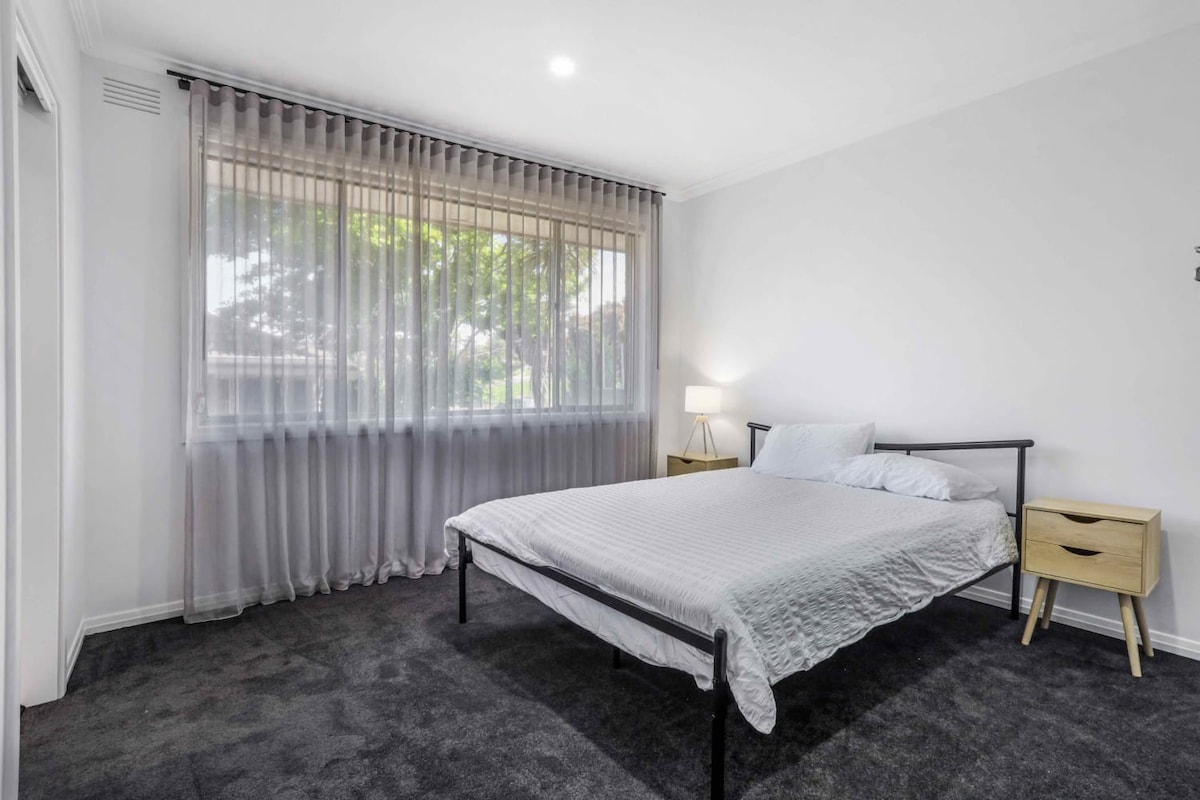 Furnished 3 Bedroom House in Highton