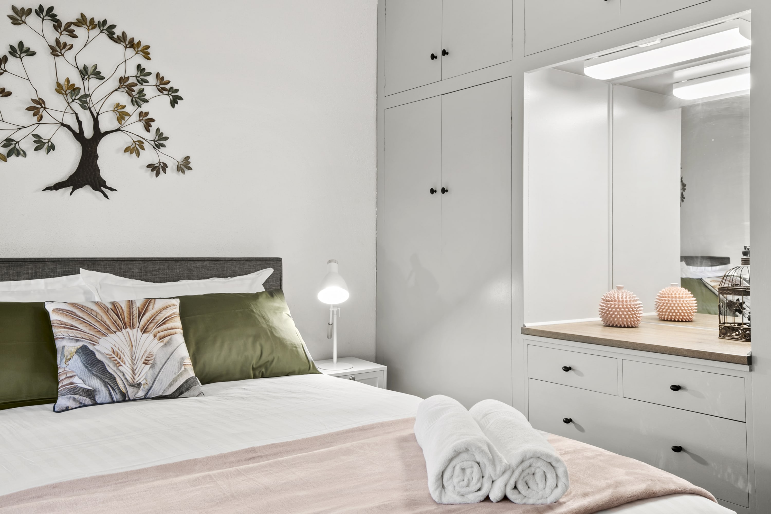Furnished 1 Bedroom Rental in Newtown
