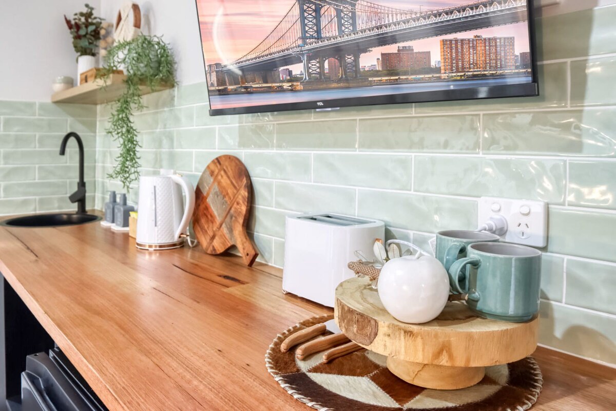 Furnished 1 Bedroom Apartment in Highton