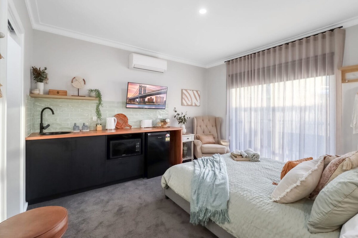 Furnished 1 Bedroom Apartment in Highton