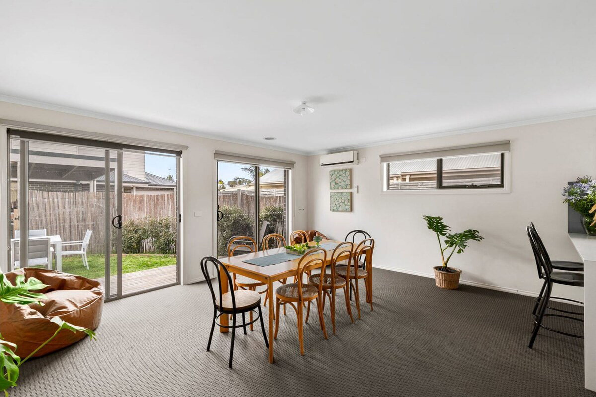 Furnished 3 Bedroom House in Geelong West