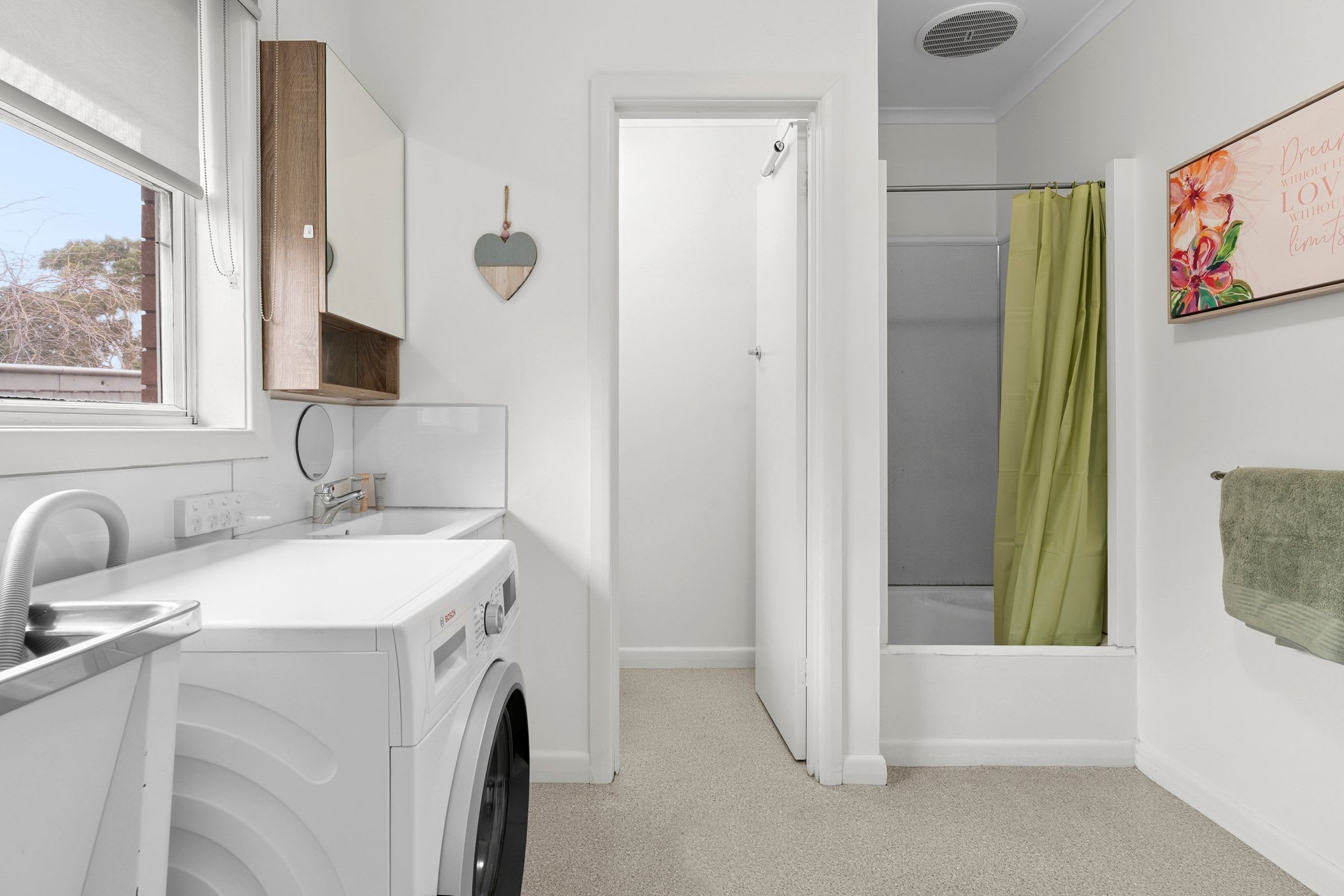 Furnished 1 Bedroom Apartment in Newtown